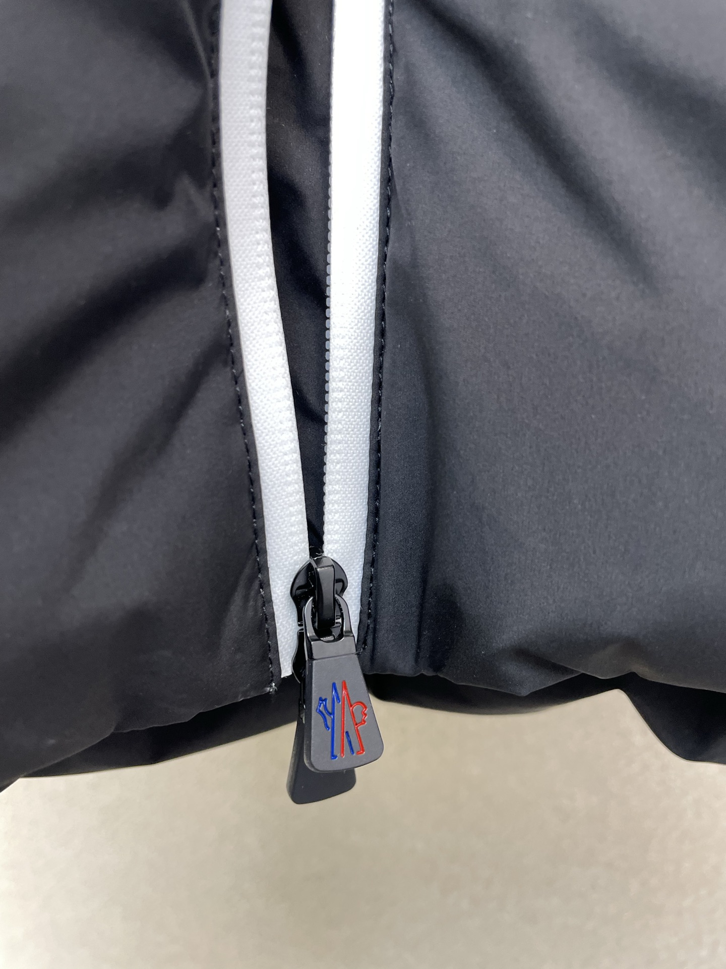 。羽绒服-Moncler蒙口💥砸锅卖铁都要上的新款！最新时尚羽绒服。经典设计感与颜值爆棚的外套，品质更是