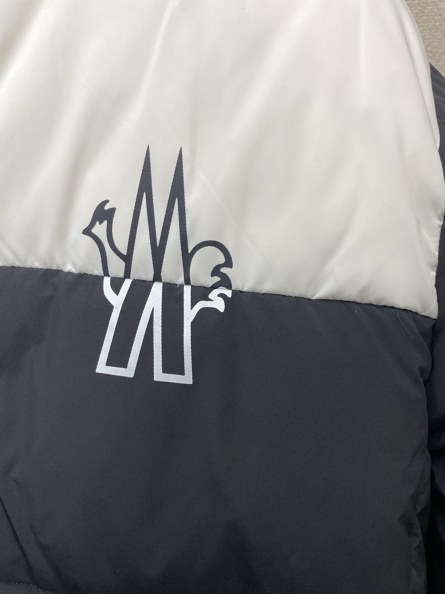 。羽绒服-Moncler蒙口💥砸锅卖铁都要上的新款！最新时尚羽绒服。经典设计感与颜值爆棚的外套，品质更是