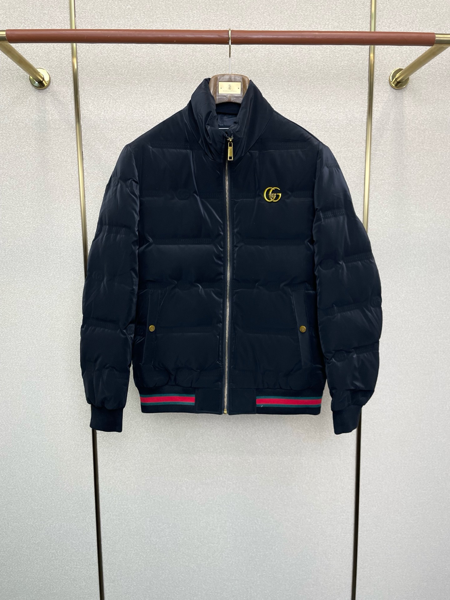 。羽绒服- Gucci古驰💥砸锅卖铁都要上的新款！最新时尚羽绒服。经典设计感与颜值爆棚的外套，品质更是无