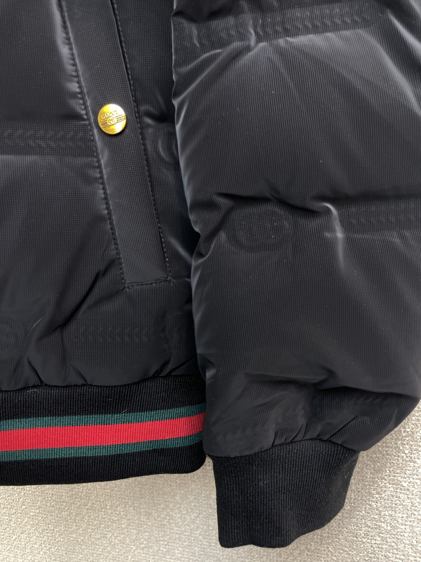 。羽绒服- Gucci古驰💥砸锅卖铁都要上的新款！最新时尚羽绒服。经典设计感与颜值爆棚的外套，品质更是无