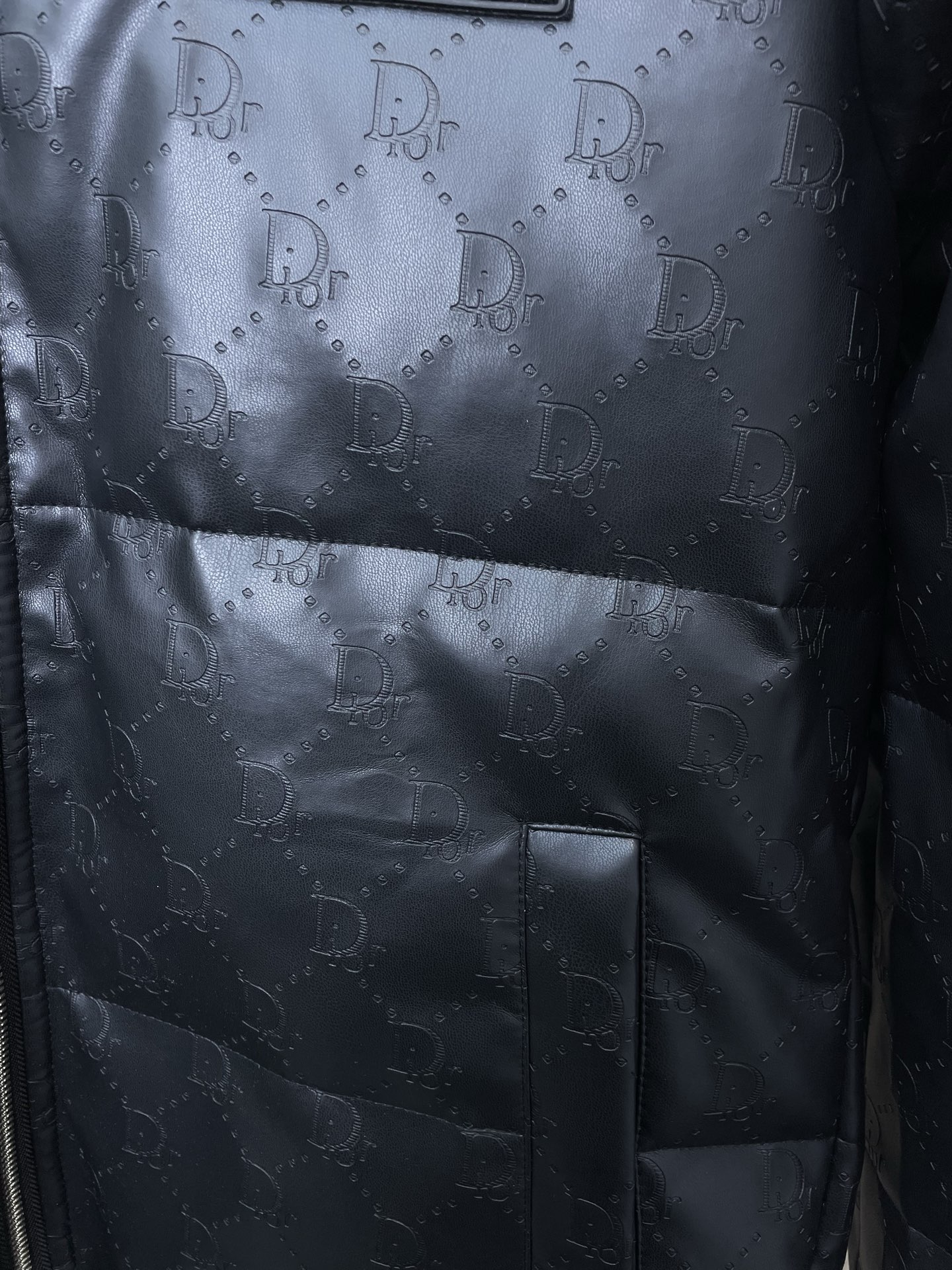 。羽绒服- Dior迪奥💥砸锅卖铁都要上的新款！最新时尚连帽羽绒服。经典设计感与颜值爆棚的外套，品质更是