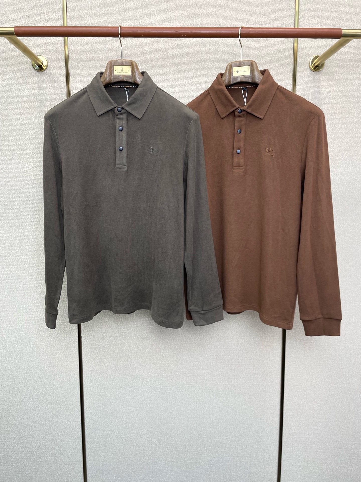 NO:613920,.Burberry’s new style is a must-have!  New men's original casual long sleeves, fashionable style, customized lining fleece fabric, soft and delicate feel, skin-friendly, comfortable and breathable, the fabric texture and comfort are at its peak, classic logo pattern design on the overweight chest, factory finely made, versatile casual upper body, great men's must-have items, sizes M-4XL,, burberry, burberry, alexander wang19860909.Burberry巴宝莉砸锅卖铁都要上的新款！新款男士原单休闲长袖 时尚潮款 定制内里抓绒面料 手感柔软细腻 穿着亲肤舒适透气 面料质感与舒适度达到登峰造极 超重胸前经典logo图案设计 代工厂精细做百搭休闲 上身非常赞 男士必备单品 尺码M-4XL,,burberry,burberry,alexander wang,Men's clothing