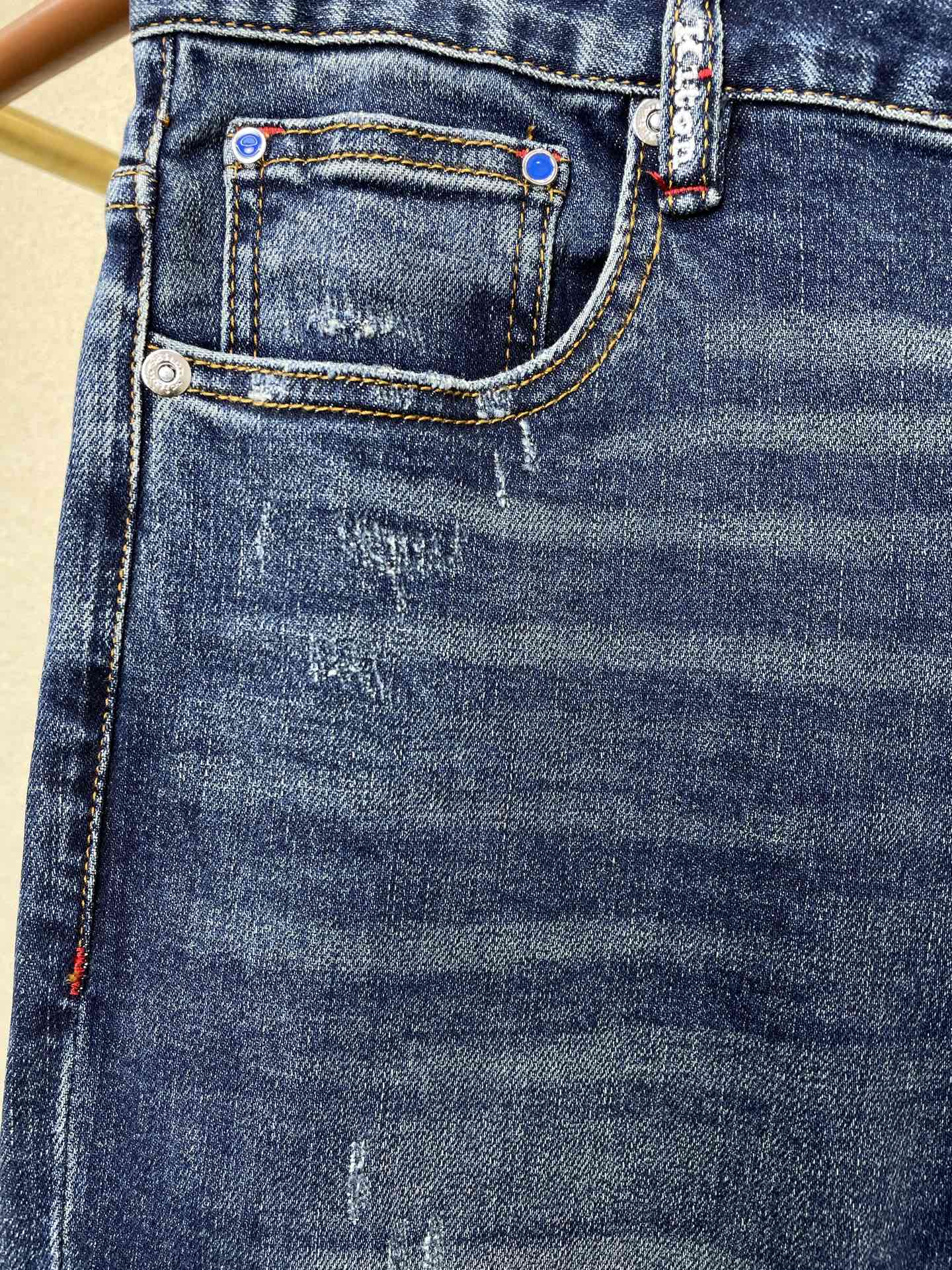 。KITON💥砸锅卖铁都要上的新款！新款 休闲牛仔裤👖高端版本！专柜定制面料 透气舒适度高，细节无可挑剔