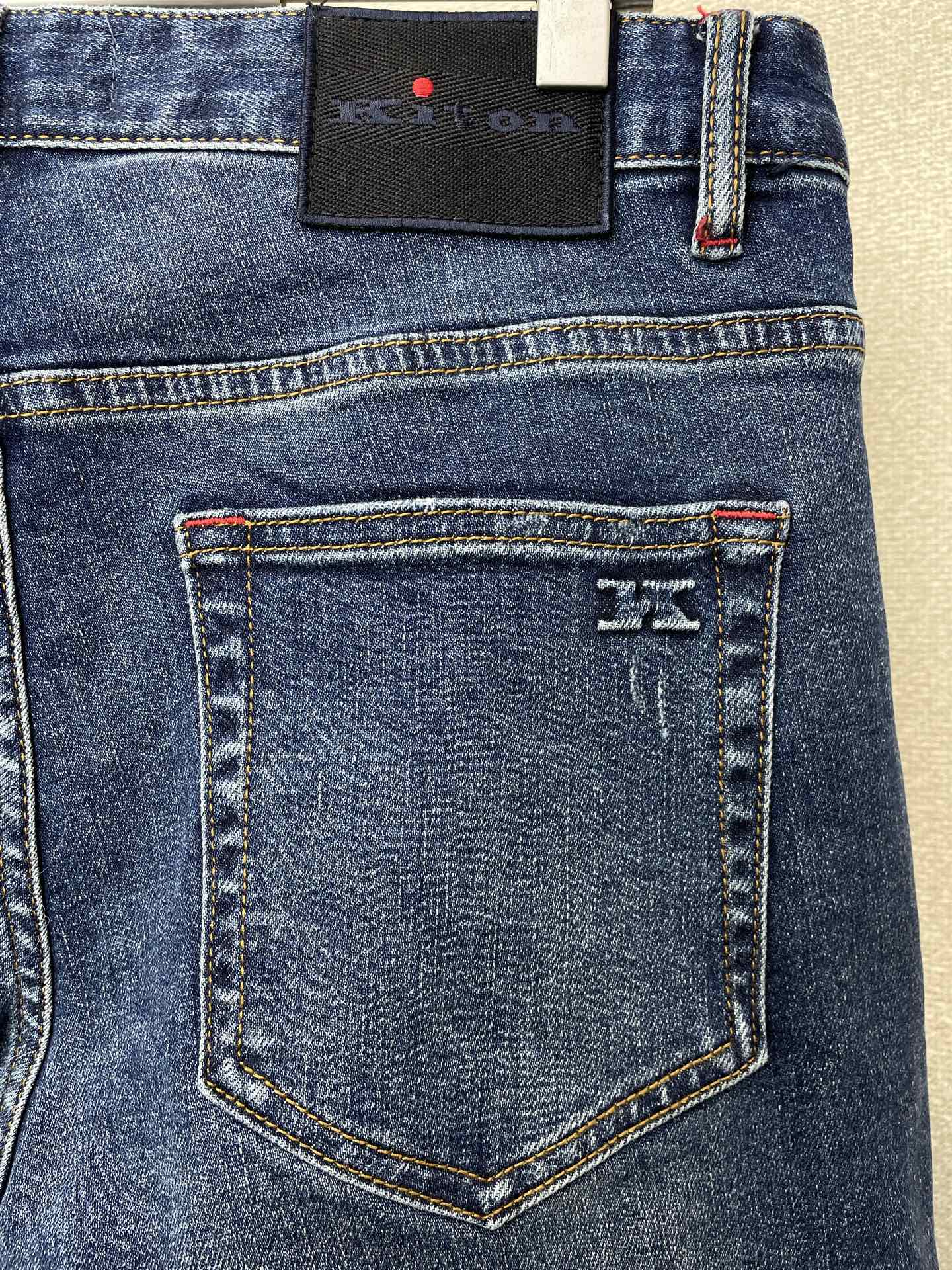 。KITON💥砸锅卖铁都要上的新款！新款 休闲牛仔裤👖高端版本！专柜定制面料 透气舒适度高，细节无可挑剔