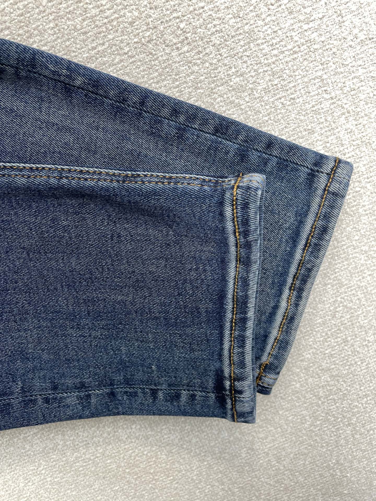 。lP🆕-Loro Piana诺悠翩雅💥砸锅卖铁都要上的新款！新款 休闲牛仔裤👖高端版本！专柜定制面料 