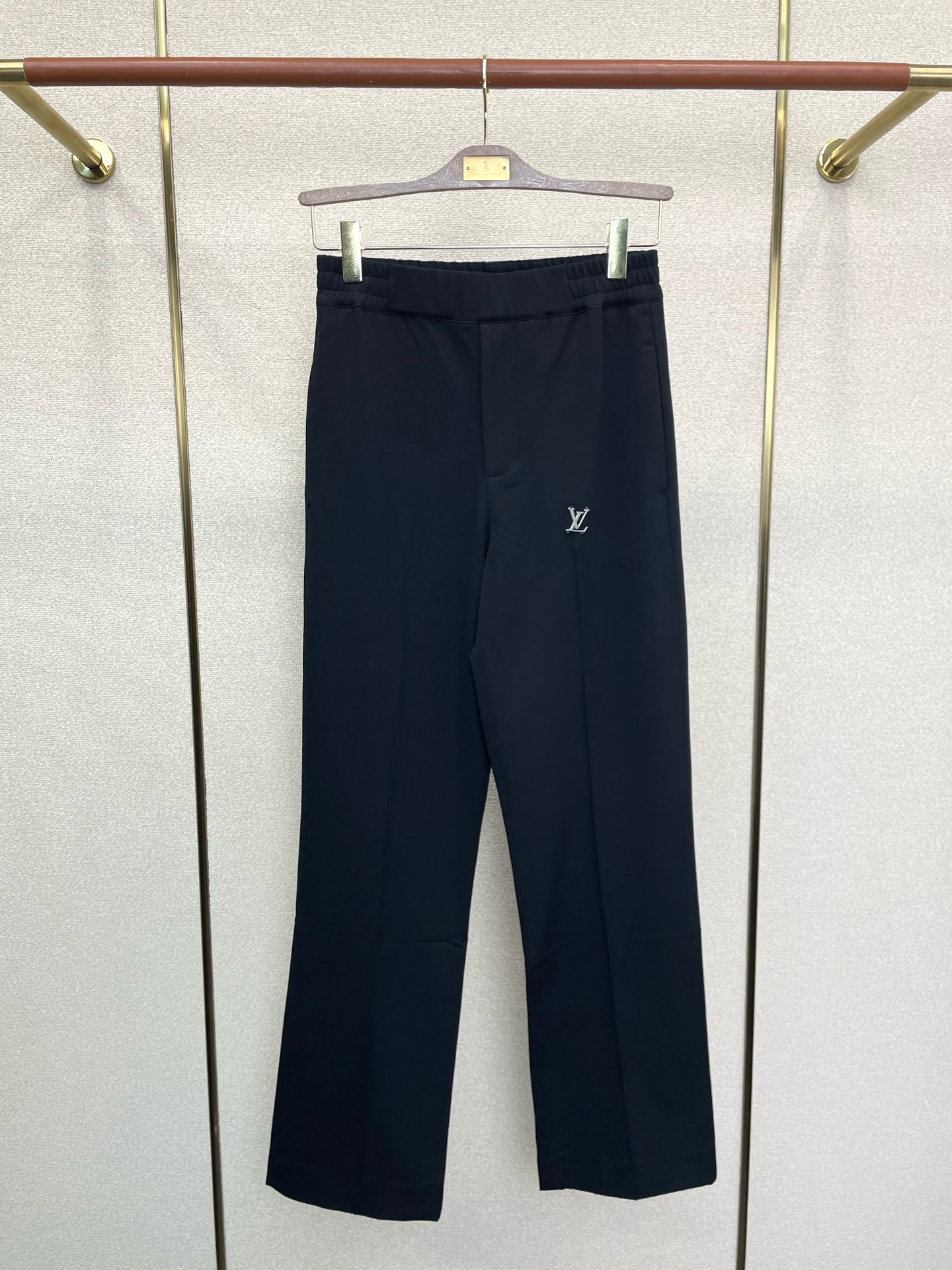 NO:613959,.Louis Vuitton Louis Vuitton’s new style is a must-have!  New casual pants high-end version!  Custom-made fabrics at the counter are highly breathable and comfortable, with impeccable details and brand element design concepts, reflecting high quality. It feels delicate and soft!  It presents a casual cut and the upper body shape is awesome!  Size S-XL,,louis vuitton,louis vuitton,alexander wang19860909.Louis Vuitton路易威登砸锅卖铁都要上的新款！新款 休闲裤 高端版本！专柜定制面料 透气舒适度高,细节无可挑剔,品牌元素设计理念,体现高品质.手感细腻柔软！呈现休闲裁剪,上身版型超赞！码数S-XL,,louis vuitton,louis vuitton,alexander wang,Men's clothing