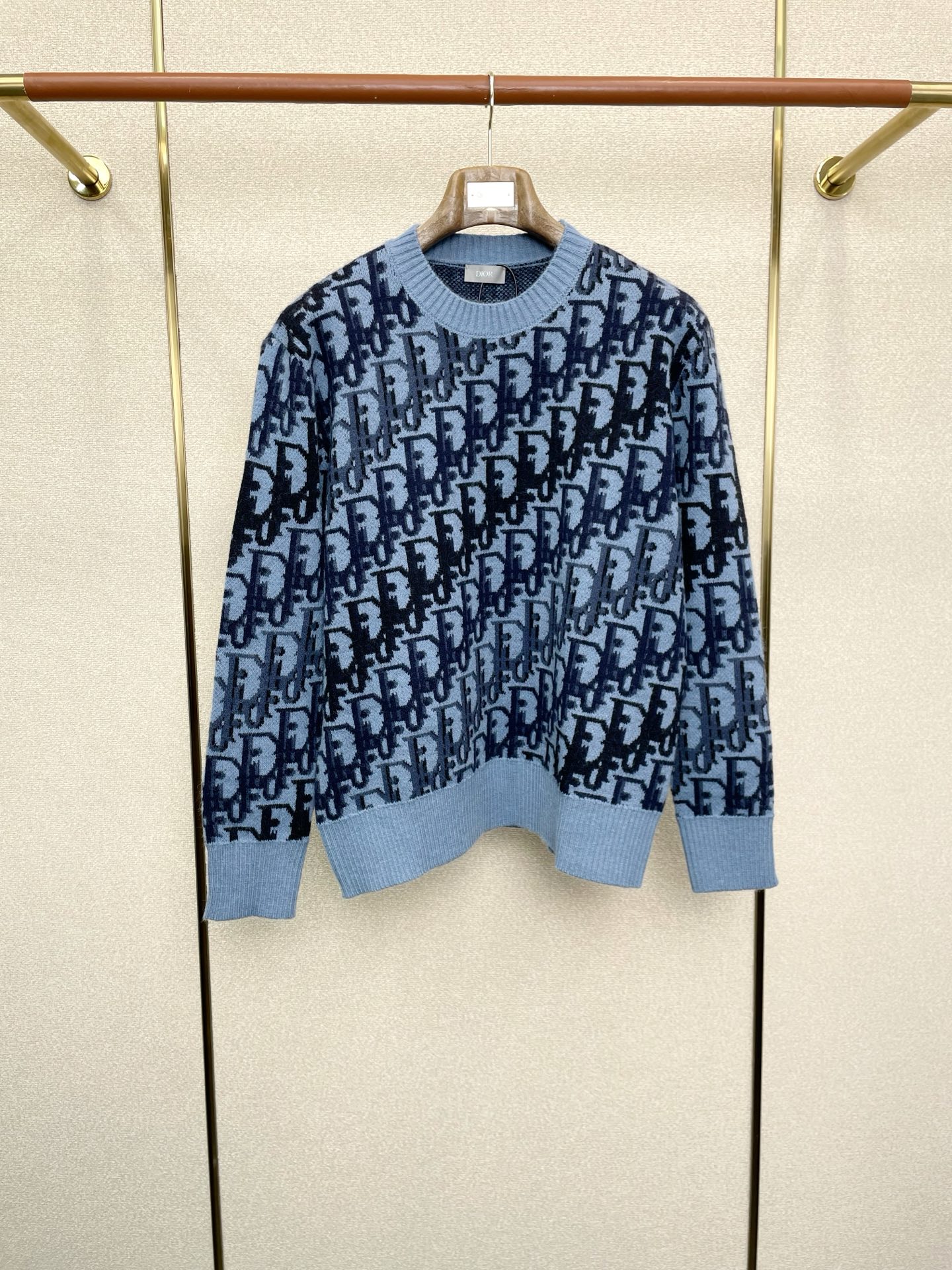 NO:613988,.Dior’s new style is a must-have! The latest fashionable sweaters, classic designs and stunningly beautiful jackets. The quality is impeccable and quality control allows you to buy it directly. It is a high-end product that cannot be faulted! You can feel its powerful aura through the detailed pictures. It has a remarkable effect of gathering heat and keeping warm, so you don’t have to worry about getting a little chilly! Both fashionable and functional, the whole style looks more luxurious! Size S-XL,,dior,dior,jackets & coats,sweaters,alexander wang19860909.Dior迪奥砸锅卖铁都要上的新款！最新时尚毛衣 经典设计与颜值爆棚的外套 品质更是无法挑剔品控可以直接入手,不容过错的高端臻品！通过细节图片便可感受到它强悍的气场,聚温保暖效果显著,完全不用担心会有一点寒意！时尚与功能性兼备,整款显得更加的奢华大气！ 尺码S-XL,,dior,dior,jackets & coats,sweaters,alexander wang,Men's clothing