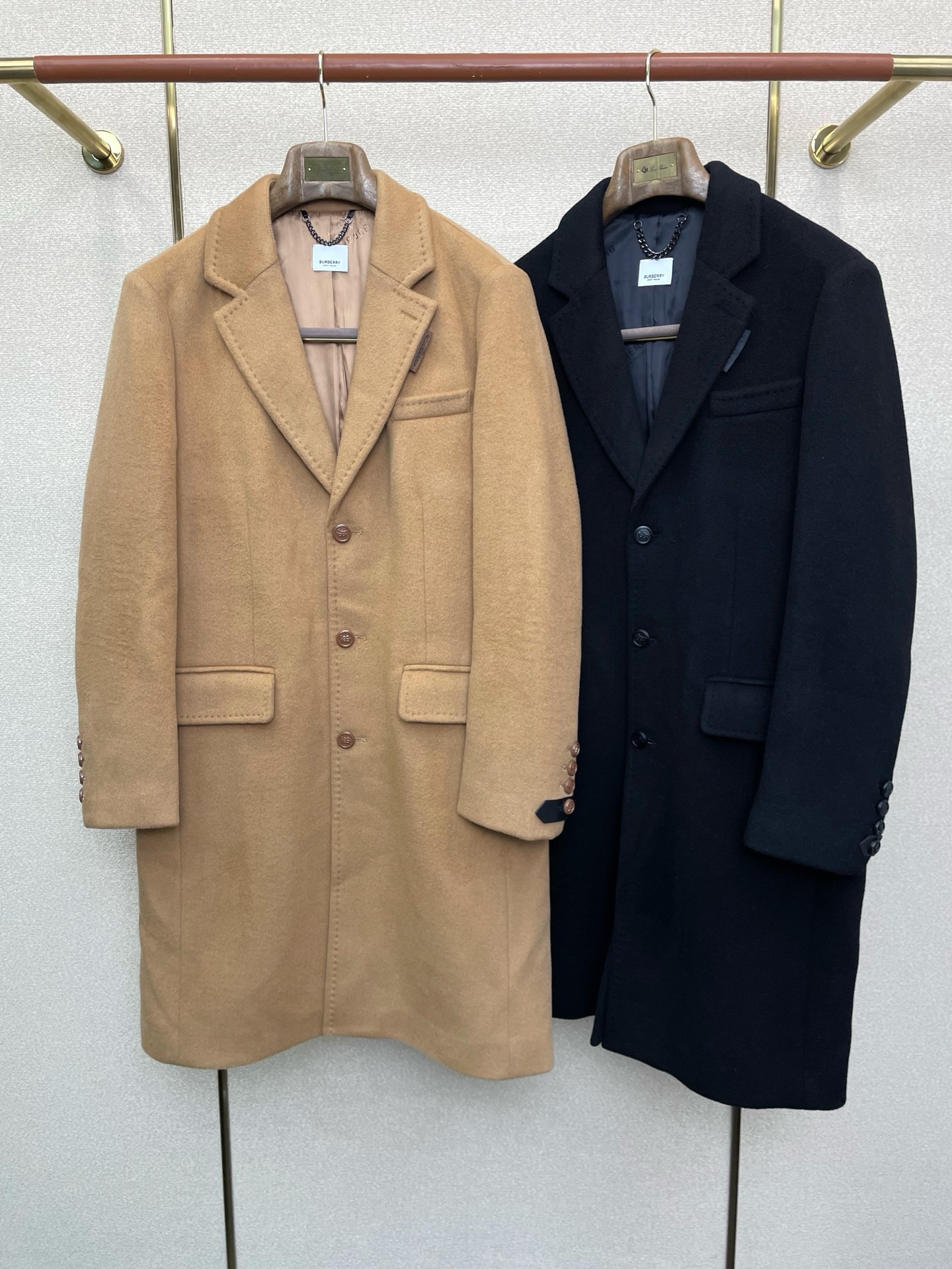 NO:614002,.Long coat-BURBERRY’s new style that everyone will buy!  The new original men's wool double-sided woolen coat and short woolen coat are exclusively available at the channel. The high-end goods are synchronized with the official website counter. Simple and classic popular style. Simple, neat and refreshing business, the quality workmanship details can withstand any form of inspection, definitely produced by a major factory, presenting a brand new look, giving you a unique upper body experience!  All have gone through a strict selection process, original custom-made buttons, simple, elegant and versatile styles. The upper body is elegant and handsome, giving you a brand new sense of sight!  The appearance is incomparable, the details are in place, the upper body is not picky, it is a must-have for yourself. Size S-2XL,,burberry,burberry,jackets & coats,alexander wang19860909.长款大衣-BURBERRY巴宝莉砸锅卖铁都要上的新款！新款原单男士羊毛双面呢大衣短款毛呢外套渠道特供 高端货官网柜台同步 简约经典大爆款.简洁利落又清爽商务,品质做工细节经得起任何形式检验,绝对大厂代工出品 呈现一种焕然一新,赋予你与众不同的上身体验！均经过严格的挑选工序,原版定制纽扣,简约大方百搭款 上身优雅帅气,焕然一新的即视感！品相无敌,细节都很到位,上身不挑人,必入的自留款.码数S-2XL,,burberry,burberry,jackets & coats,alexander wang,Men's clothing