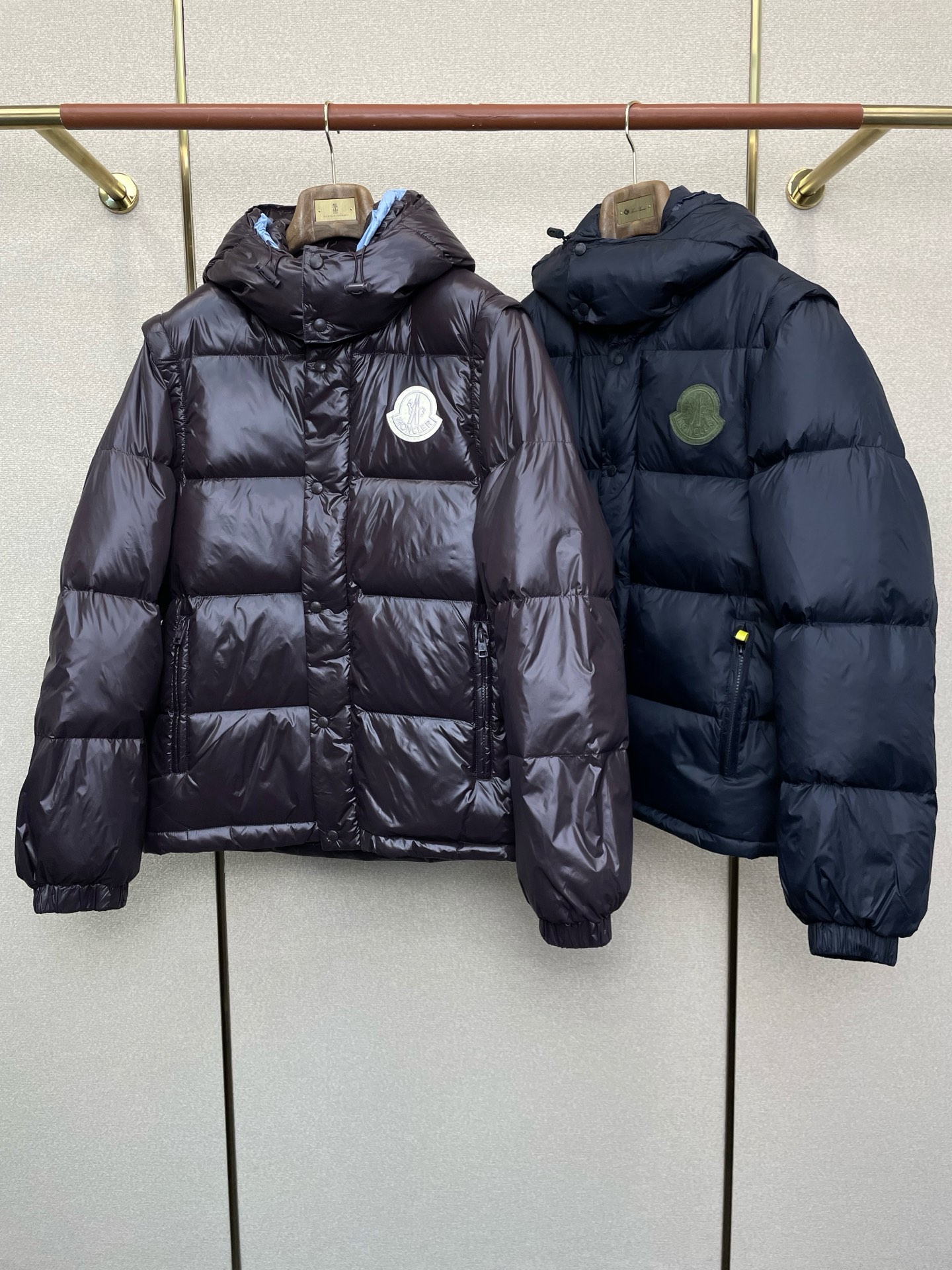NO:607390,.Down jacket-Moncler exclusively supplies new autumn and winter down jackets. Two-in-one down jacket vest  Trading company channels are rare, and it is a must-have warm item for cooling weather. It can be worn for daily life or outdoor sports. It is wear-resistant, scratch-resistant and easy to care for. The interior is filled with 90 European standard high-quality white velvet. It is paired with large square quilting technology to create a fluffy and full overall effect. It also has a strong thermal insulation and temperature locking effect, so that you are not afraid of the cold outdoor weather in autumn and winter! Sizes 1-5, Moncler, jackets & coats, down jacket, alexander wang19860909.羽绒服-Moncler蒙口独家专供秋冬新款羽绒服夹克.二合一羽绒服马甲 贸易公司渠道稀出,降温天气必备的保暖单品.不论是日常还是户外运动都能穿.耐磨防刮易打理,内里配置90欧标优质白鹅绒埴充,在搭配大方格绗缝工艺,打造蓬松饱满的整体效果,兼顾强悍的保暖锁温效果,让你无惧秋冬季寒冷的户外天气! 尺码1-5,,Moncler,jackets & coats,down jacket,alexander wang,Men's clothing