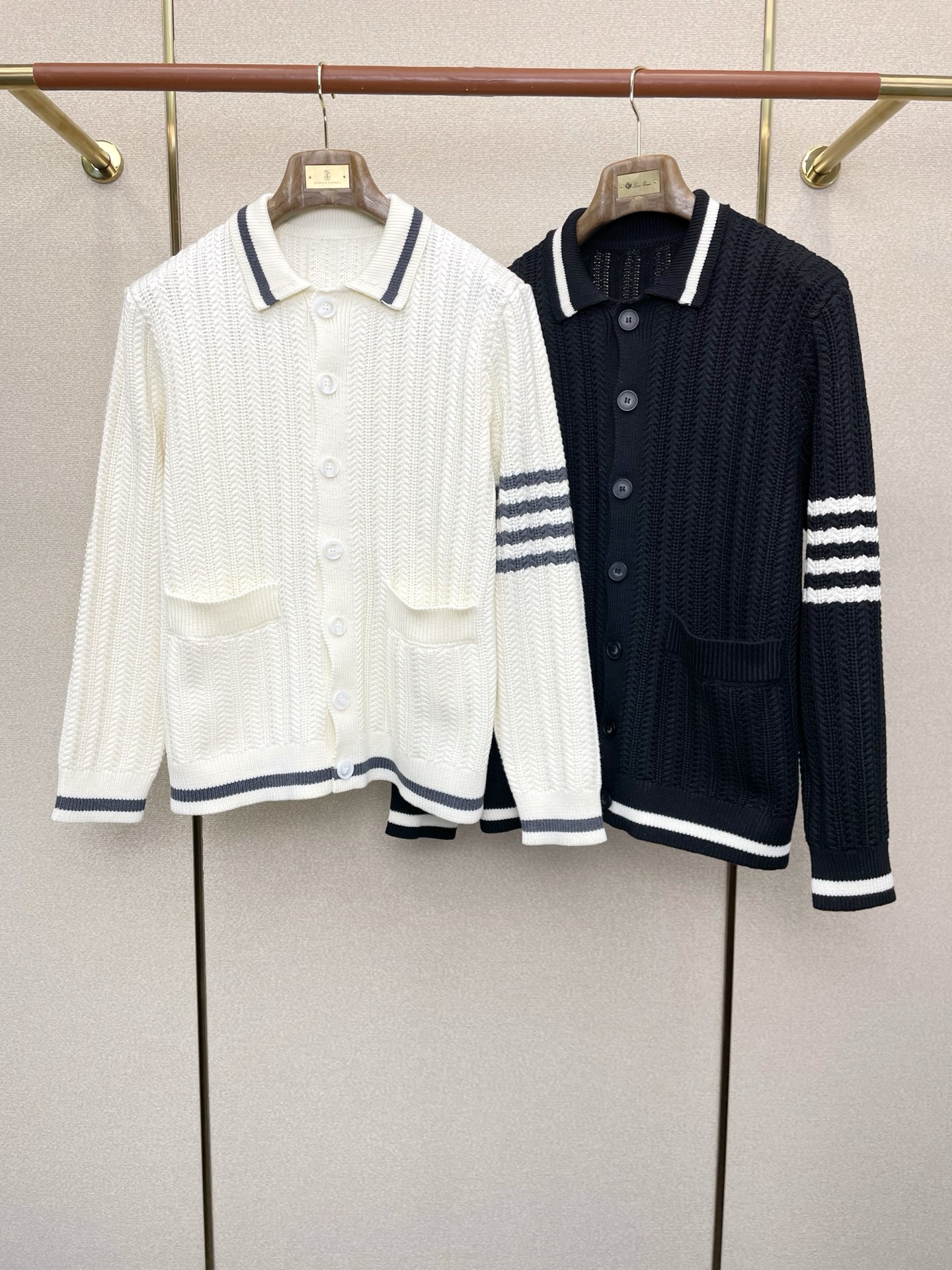 NO:607422,.Thom Browne exclusively offers new original men's casual sweater jackets. High-end customization. High version. Fashionable and versatile imported fabrics. Super soft and delicate feel. Skin-friendly and comfortable to wear. High-end boutique. The upper body is finely made by the factory. It is a must-have item for men. Three standards are complete. Size 48-56,,thom browne,jackets & coats,sweaters,alexander wang19860909.Thom Browne汤姆布朗独家专供新款原单男士休闲毛衣外套 高端定制 高版本 时尚百搭爆款进口面料 手感超柔软细腻 穿着亲肤舒适 高端精品 代工厂精细做上身非常赞 男士必备单品 三标齐全 码数48-56,,thom browne,jackets & coats,sweaters,alexander wang,Men's clothing