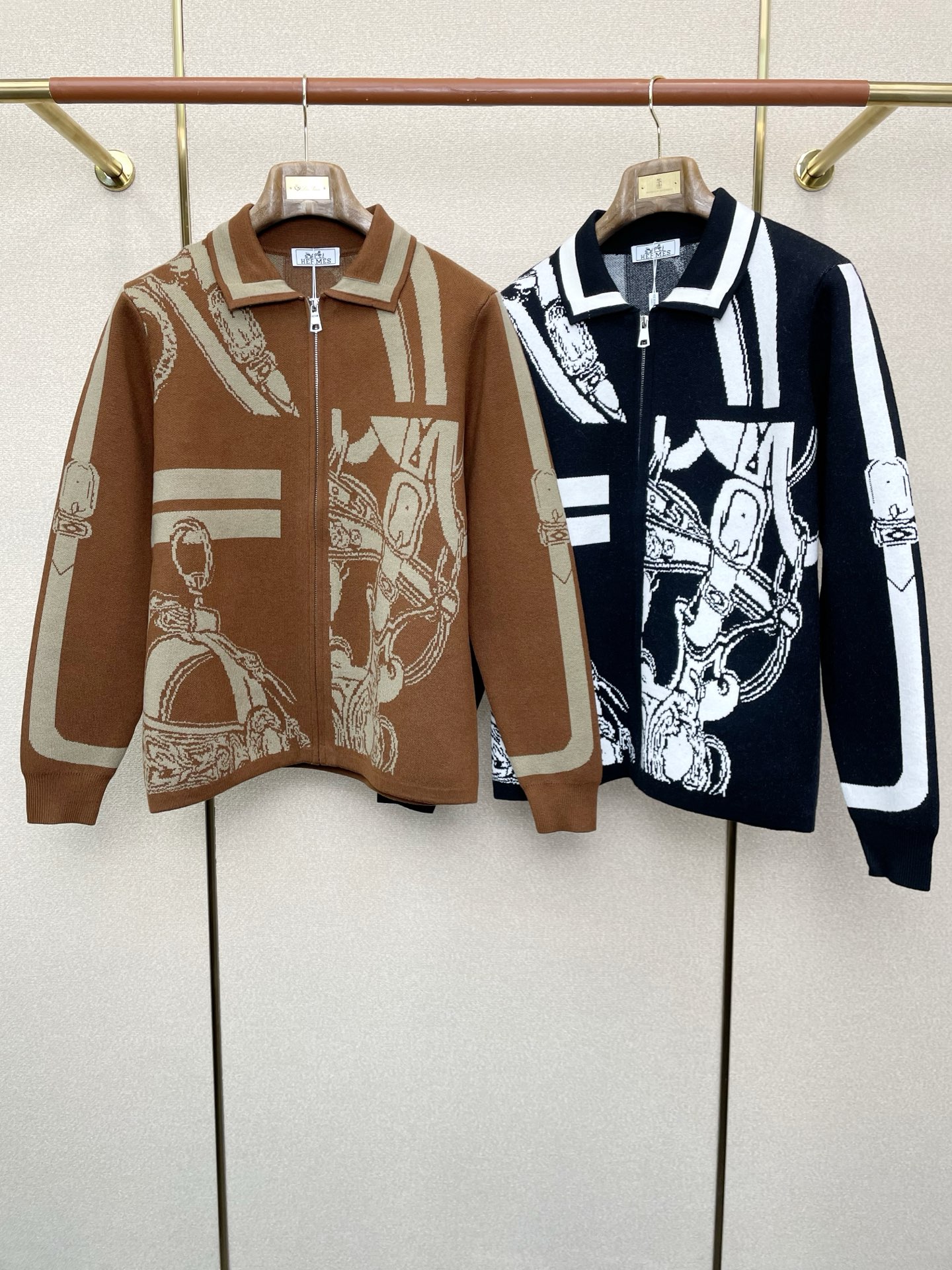 NO:607410,.Hermès exclusively offers new original men's casual sweater jackets. High-end customization. High version. Fashionable and versatile imported fabrics. Super soft and delicate feel. Skin-friendly and comfortable to wear. High-end boutique. The upper body is finely made by the factory. It is a must-have item for men. Three standards are complete. Size 48-56,,hermes,hermes,jackets & coats,sweaters,alexander wang19860909.Hermès爱马仕独家专供新款原单男士休闲毛衣外套 高端定制 高版本 时尚百搭爆款进口面料 手感超柔软细腻 穿着亲肤舒适 高端精品 代工厂精细做上身非常赞 男士必备单品 三标齐全 码数48-56,,hermes,hermes,jackets & coats,sweaters,alexander wang,Men's clothing