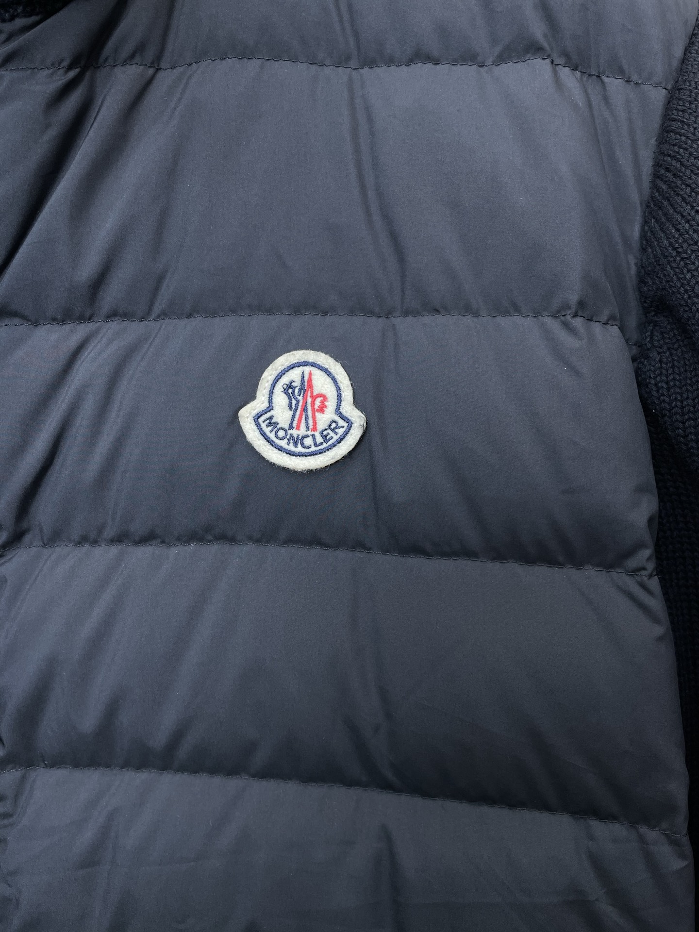 。羽绒服-Moncler蒙口💥砸锅卖铁都要上的新款！秋冬新款羽绒服夹克。贸易公司渠道稀出，降温天气必备的