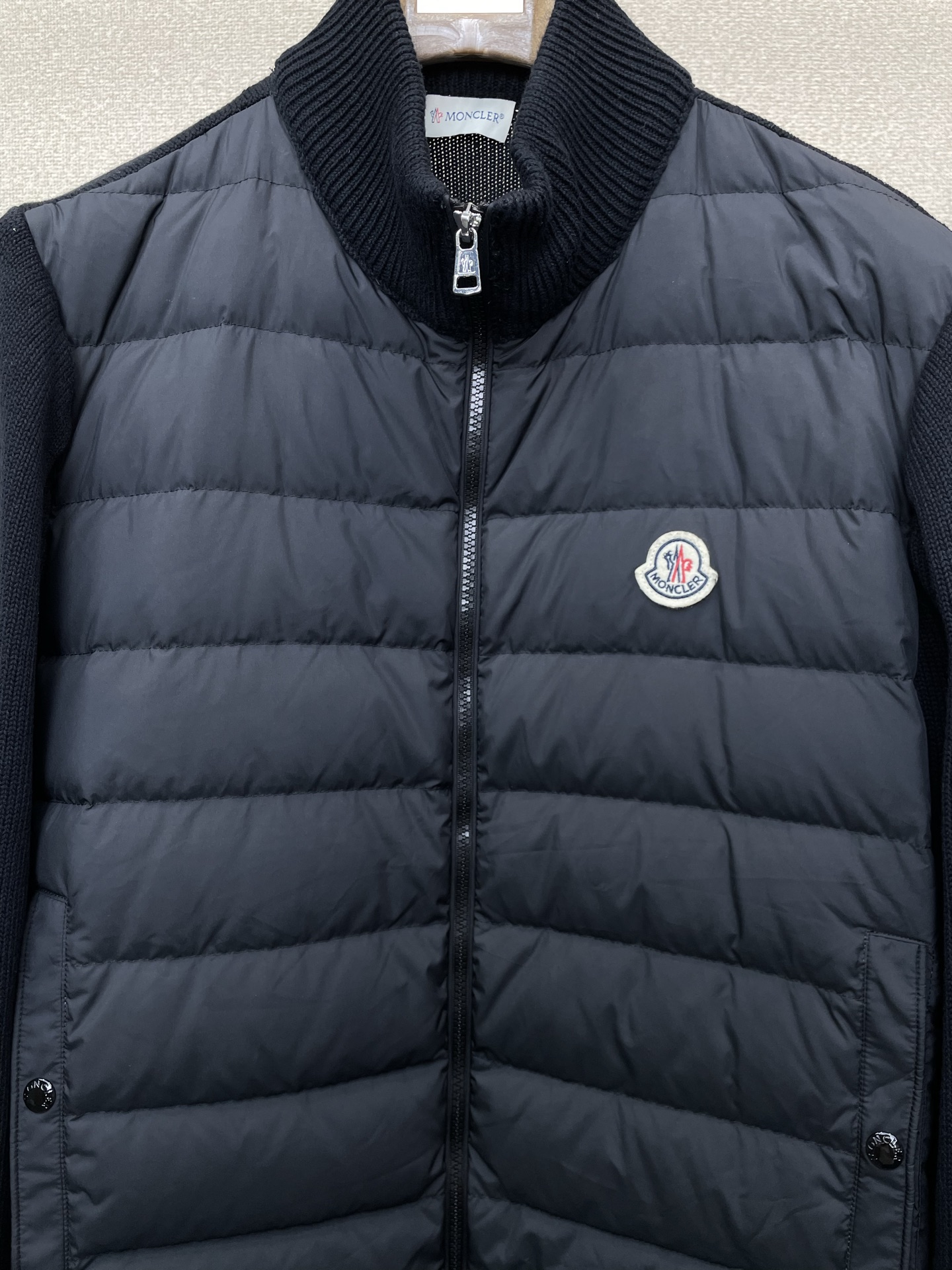 。羽绒服-Moncler蒙口💥砸锅卖铁都要上的新款！秋冬新款羽绒服夹克。贸易公司渠道稀出，降温天气必备的