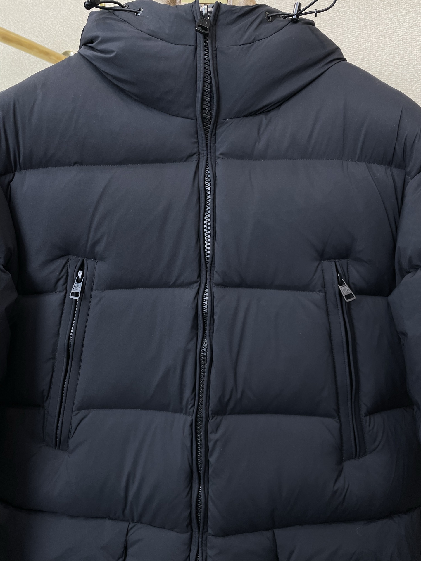 。羽绒服-Moncler蒙口💥砸锅卖铁都要上的新款！秋冬新款羽绒服夹克。贸易公司渠道稀出，降温天气必备的