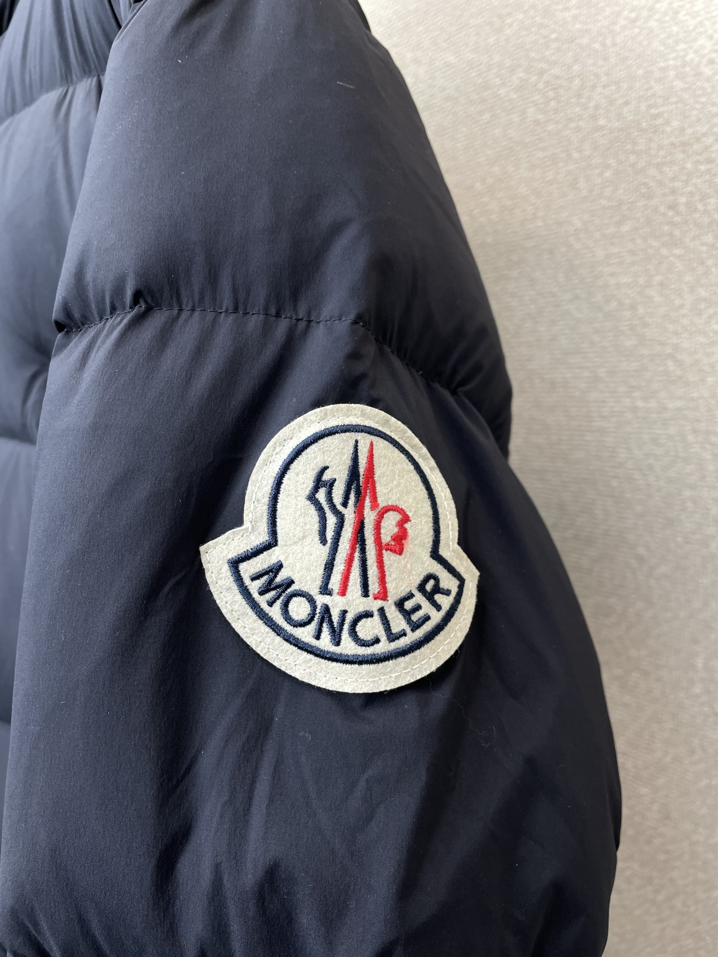 。羽绒服-Moncler蒙口💥砸锅卖铁都要上的新款！秋冬新款羽绒服夹克。贸易公司渠道稀出，降温天气必备的