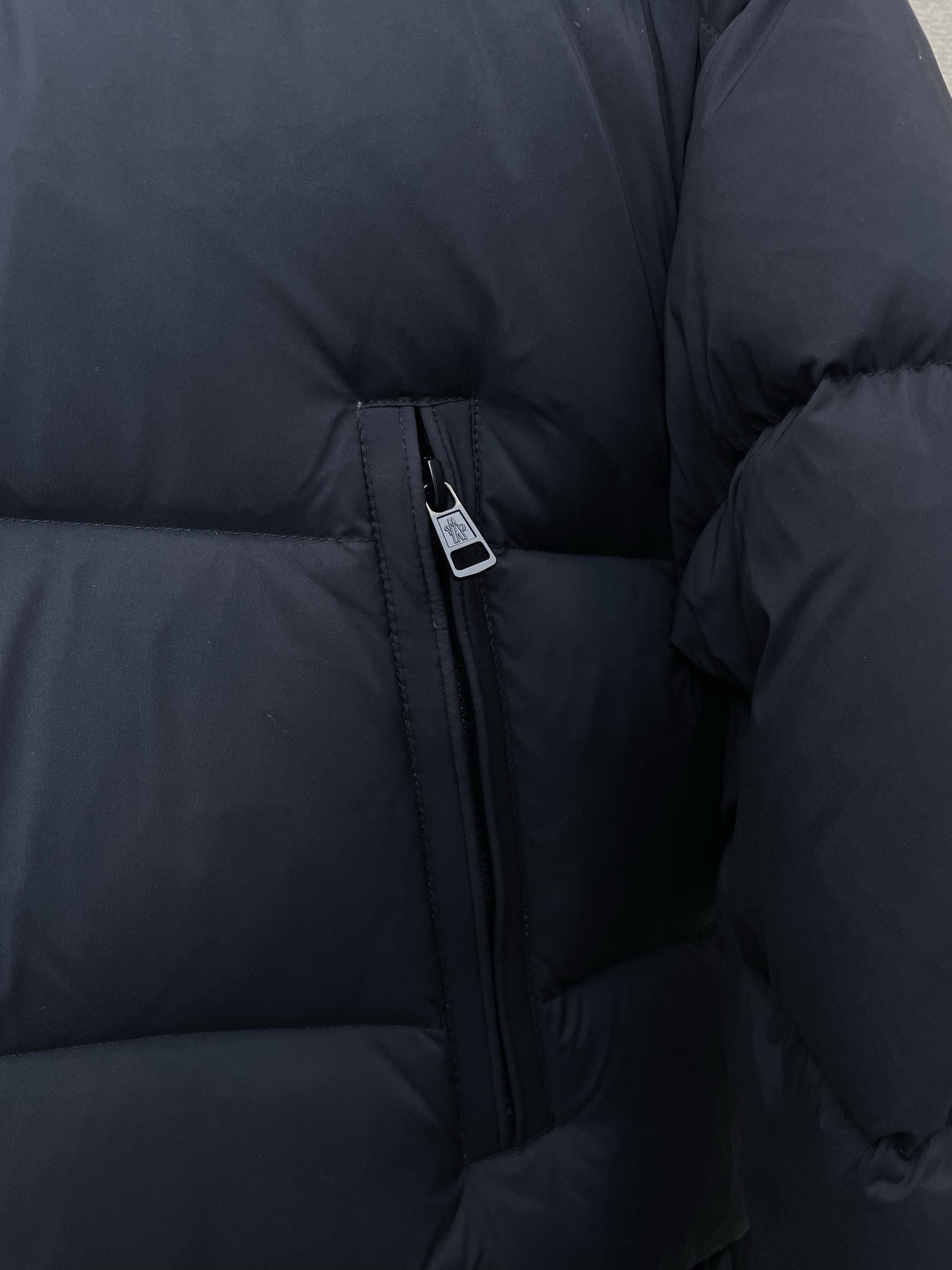 。羽绒服-Moncler蒙口💥砸锅卖铁都要上的新款！秋冬新款羽绒服夹克。贸易公司渠道稀出，降温天气必备的