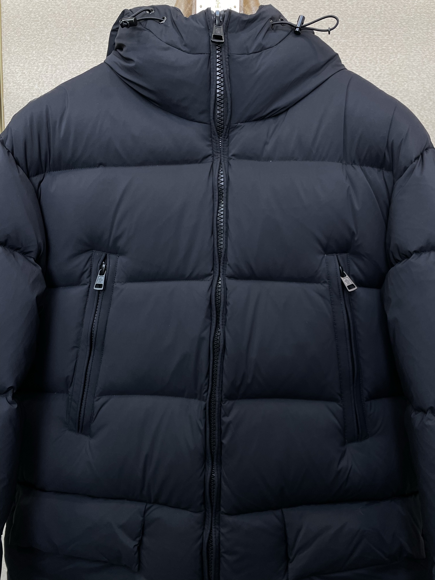 。羽绒服-Moncler蒙口💥砸锅卖铁都要上的新款！秋冬新款羽绒服夹克。贸易公司渠道稀出，降温天气必备的