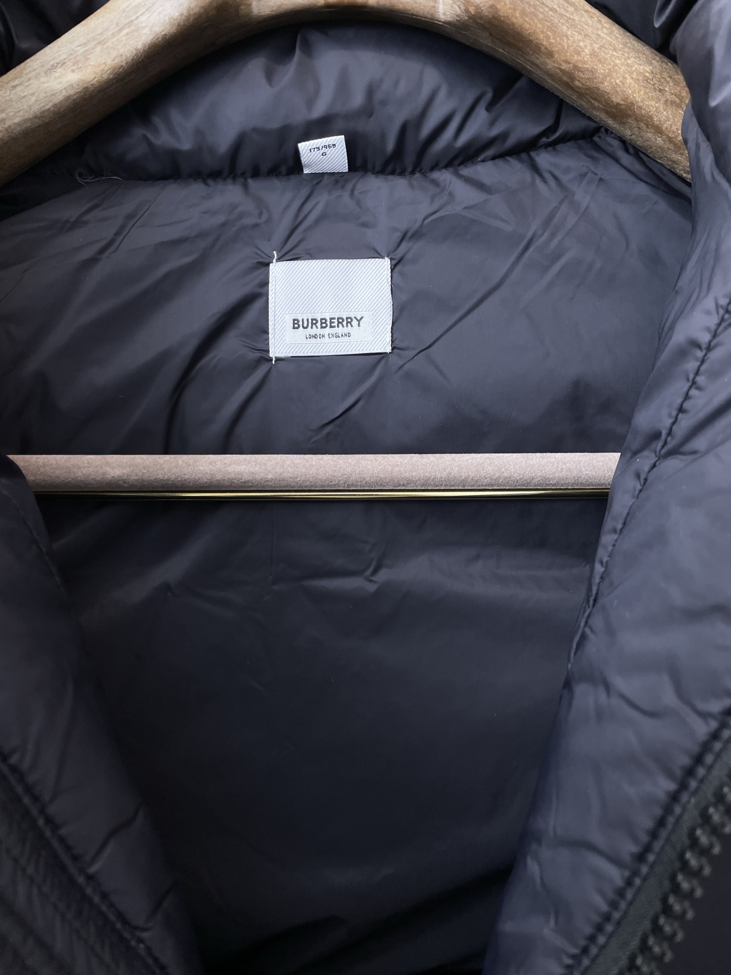 。羽绒服-Burberry巴宝莉💥砸锅卖铁都要上的新款！秋冬新款羽绒服夹克。贸易公司渠道稀出，降温天气必