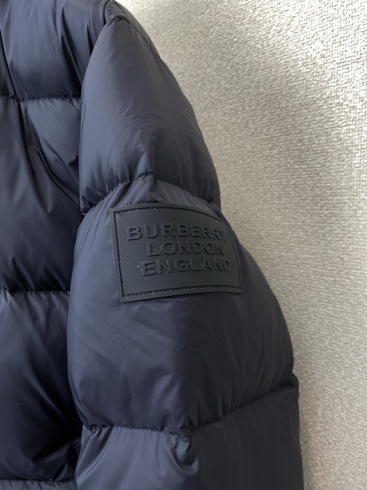 。羽绒服-Burberry巴宝莉💥砸锅卖铁都要上的新款！秋冬新款羽绒服夹克。贸易公司渠道稀出，降温天气必