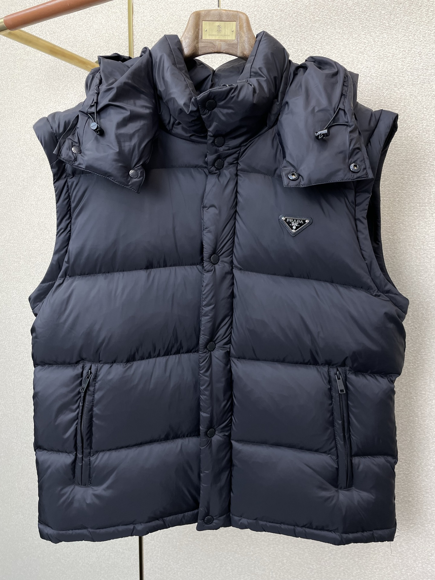 。羽绒服- Prada普拉达💥砸锅卖铁都要上的新款！秋冬新款羽绒服夹克。二合一羽绒马甲 贸易公司渠道稀出