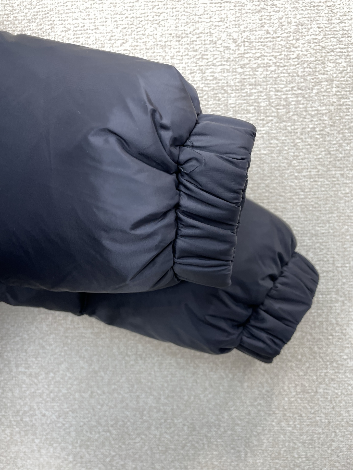 。羽绒服- Prada普拉达💥砸锅卖铁都要上的新款！秋冬新款羽绒服夹克。二合一羽绒马甲 贸易公司渠道稀出