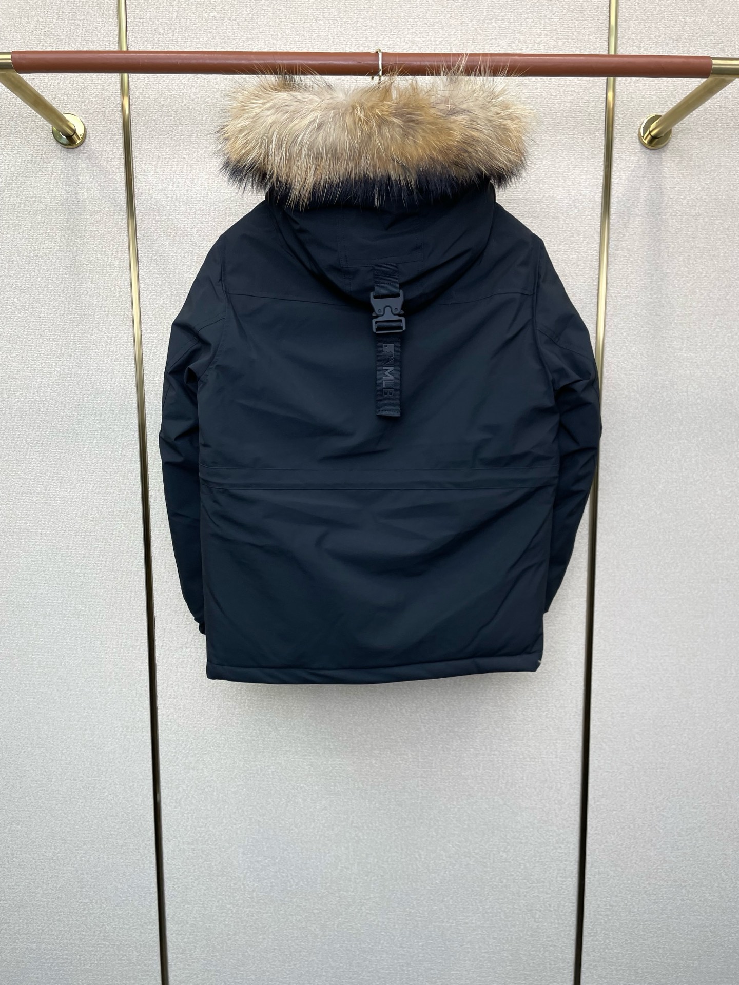 。羽绒服-MLB💥砸锅卖铁都要上的新款！秋冬新款羽绒服夹克。贸易公司渠道稀出，降温天气必备的保暖单品。不