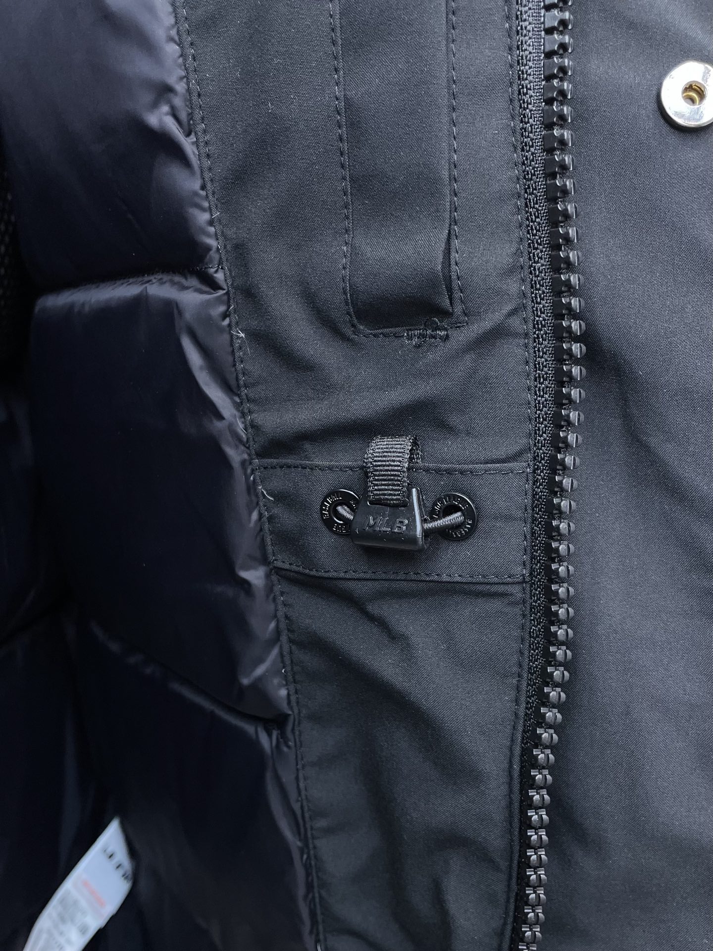 。羽绒服-MLB💥砸锅卖铁都要上的新款！秋冬新款羽绒服夹克。贸易公司渠道稀出，降温天气必备的保暖单品。不