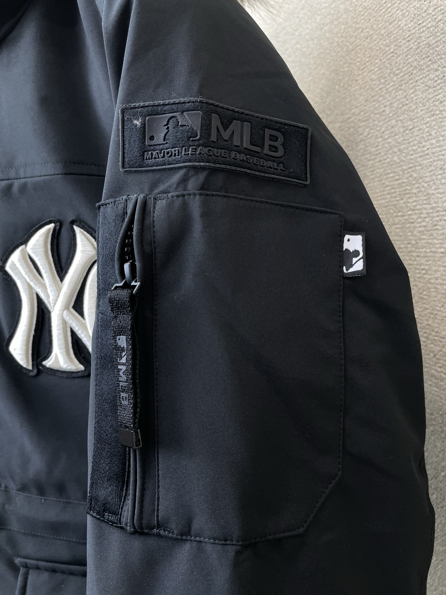 。羽绒服-MLB💥砸锅卖铁都要上的新款！秋冬新款羽绒服夹克。贸易公司渠道稀出，降温天气必备的保暖单品。不