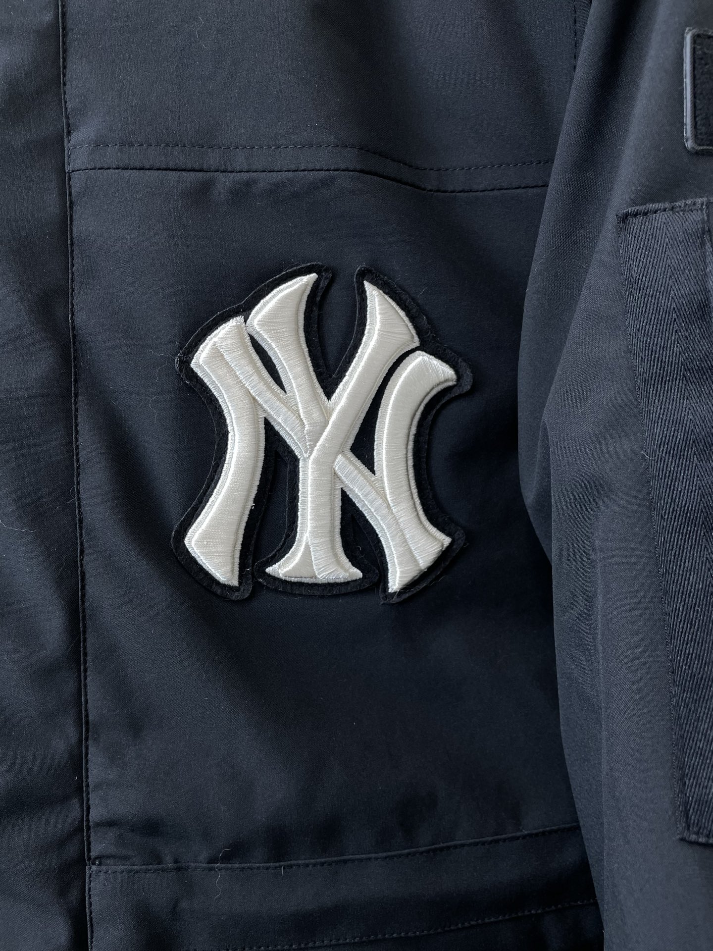 。羽绒服-MLB💥砸锅卖铁都要上的新款！秋冬新款羽绒服夹克。贸易公司渠道稀出，降温天气必备的保暖单品。不