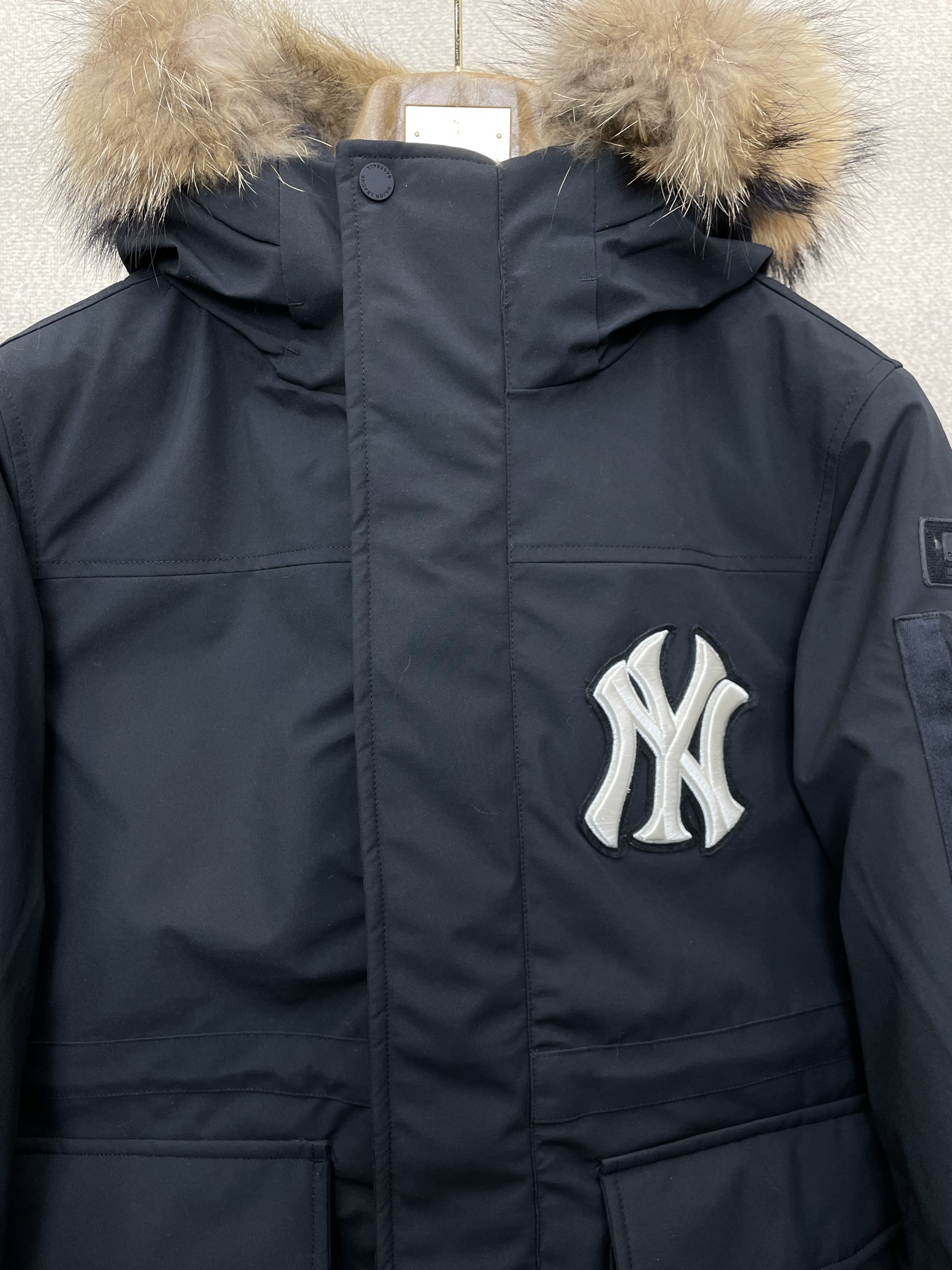 。羽绒服-MLB💥砸锅卖铁都要上的新款！秋冬新款羽绒服夹克。贸易公司渠道稀出，降温天气必备的保暖单品。不