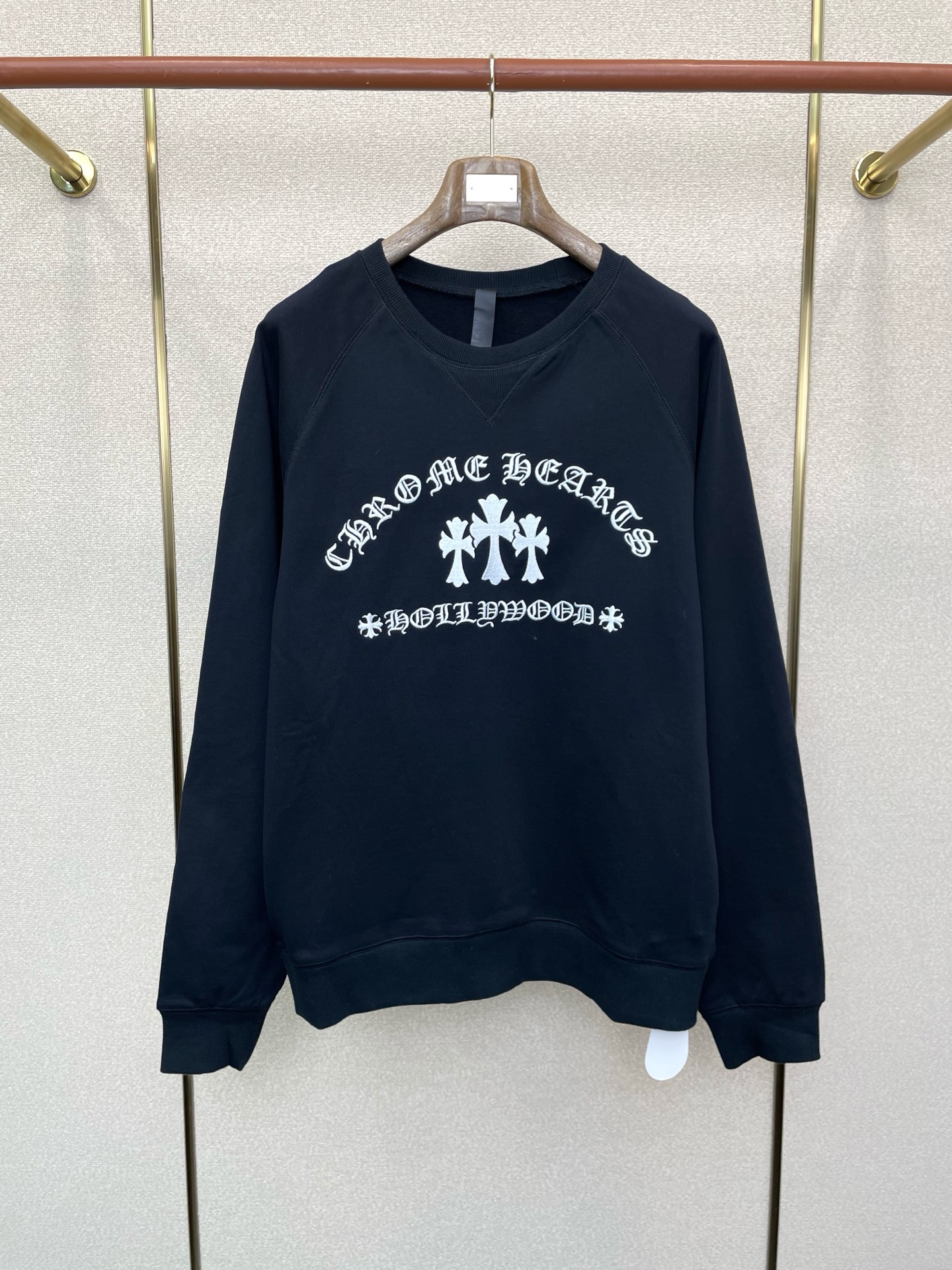 NO:609843,.Chrome Hearts Chrome Hearts exclusively provides new original men's casual sweatshirts, cross embroidery sweatshirts, high-end customization, high-end versions, fashionable and versatile imported fabrics, super soft and delicate to the touch, skin-friendly and comfortable to wear, high-end boutique, exquisite upper body made by the factory, very good, a must-have item for men, three complete standards, size S-XL,,chrome hearts,chrome hearts,hoodie,sweatshirts,alexander wang19860909.Chrome hearts克罗心独家专供新款原单男士休闲卫衣 十字架刺绣卫衣 高端定制 高端版本 时尚百搭爆款进口面料 手感超柔软细腻 穿着亲肤舒适 高端精品 代工厂精细做上身非常赞 男士必备单品 三标齐全 码数S-XL,,chrome hearts,chrome hearts,hoodie,sweatshirts,alexander wang,Men's clothing