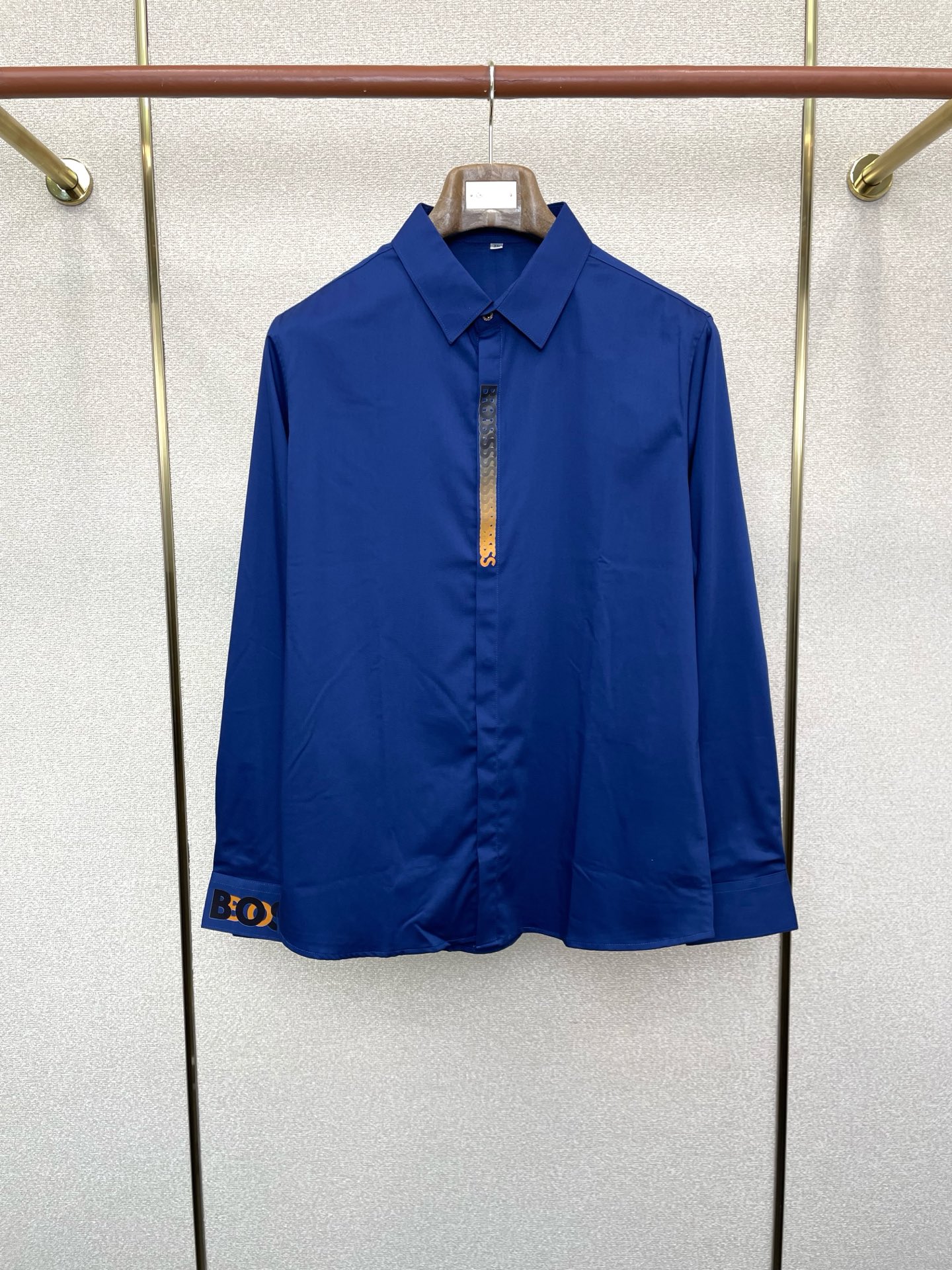 NO:609865,.BOSS exclusively provides new original men's casual long-sleeved shirts. High-end customization. High-end version. Fashionable and versatile imported fabrics. Super soft and delicate feel. Skin-friendly and comfortable to wear. High-end boutique. The upper body is exquisitely made by the factory. A must-have item for men. Three complete standards. Size M-4XL, shirts, alexander wang19860909.BOSS独家专供新款原单男士休闲长袖衬衫 高端定制 高端版本 时尚百搭爆款进口面料 手感超柔软细腻 穿着亲肤舒适 高端精品 代工厂精细做上身非常赞 男士必备单品 三标齐全 码数M-4XL,,shirts,alexander wang,Men's clothing