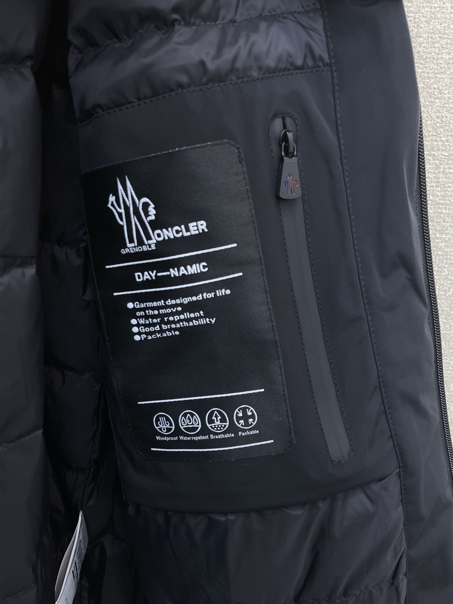 。羽绒服-Moncler蒙口💥砸锅卖铁都要上的新款！秋冬新款羽绒服 贸易公司渠道稀出，降温天气必备的保暖