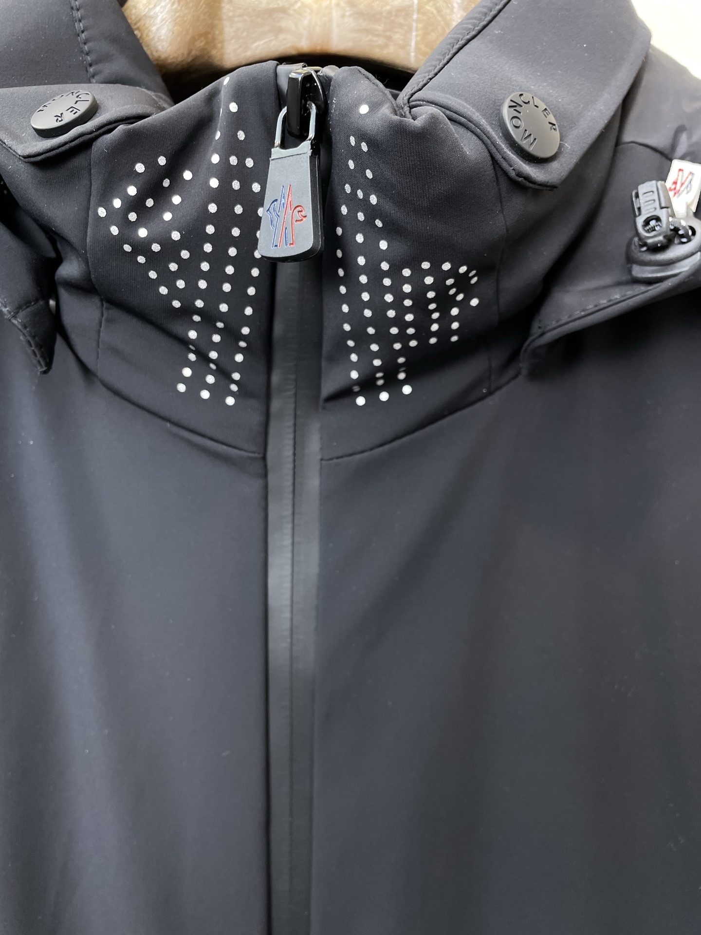 。羽绒服-Moncler蒙口💥砸锅卖铁都要上的新款！秋冬新款羽绒服 贸易公司渠道稀出，降温天气必备的保暖