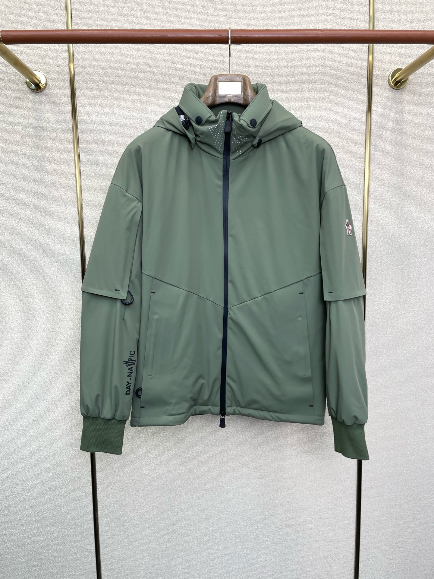 。羽绒服-Moncler蒙口💥砸锅卖铁都要上的新款！秋冬新款羽绒服 贸易公司渠道稀出，降温天气必备的保暖