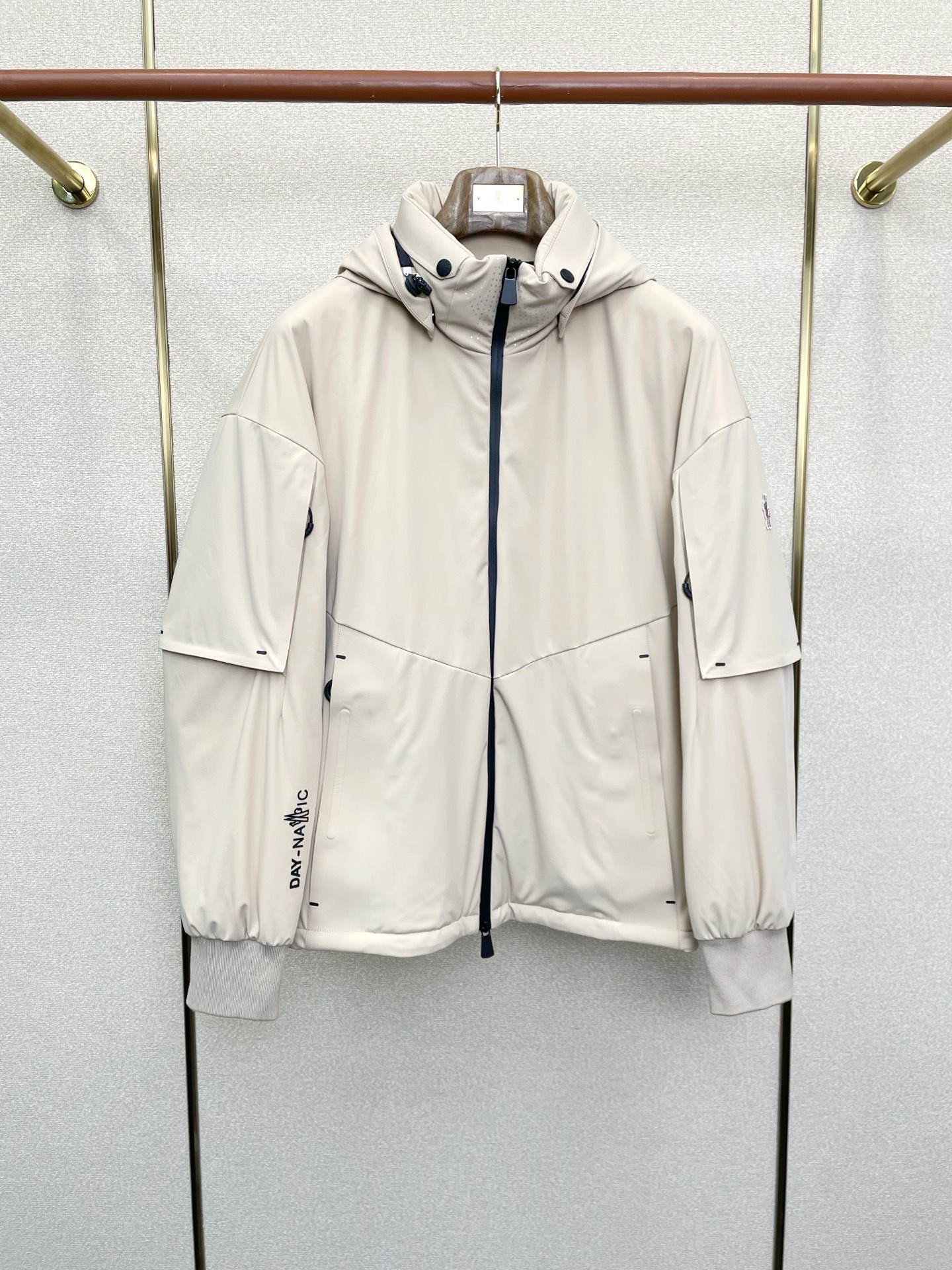 。羽绒服-Moncler蒙口💥砸锅卖铁都要上的新款！秋冬新款羽绒服 贸易公司渠道稀出，降温天气必备的保暖