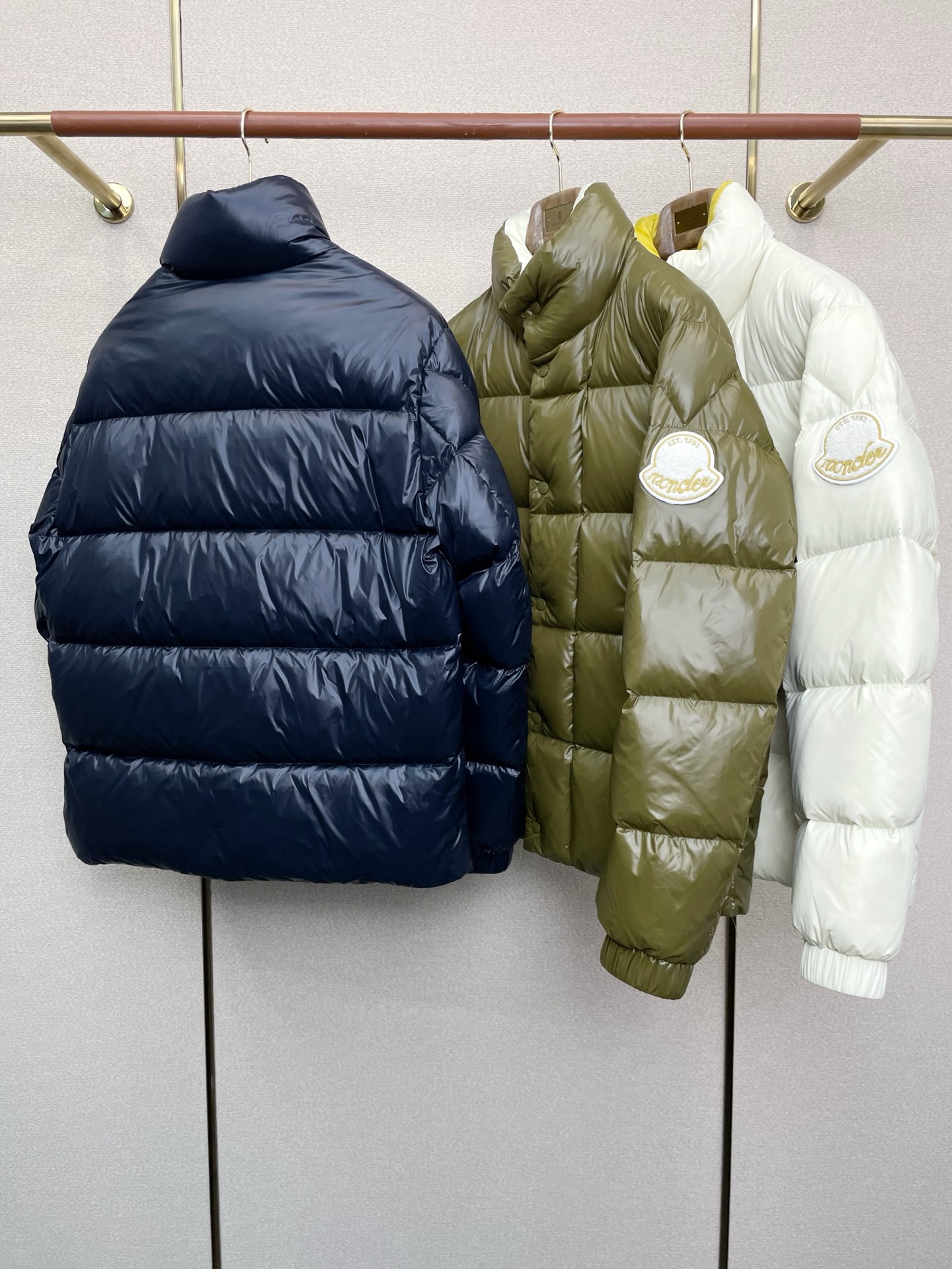 。羽绒服-Moncler蒙口💥独家专供秋冬新款羽绒服 贸易公司渠道稀出，降温天气必备的保暖单品。不论是日