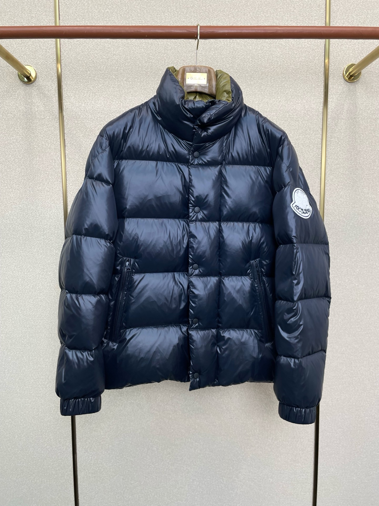 。羽绒服-Moncler蒙口💥独家专供秋冬新款羽绒服 贸易公司渠道稀出，降温天气必备的保暖单品。不论是日