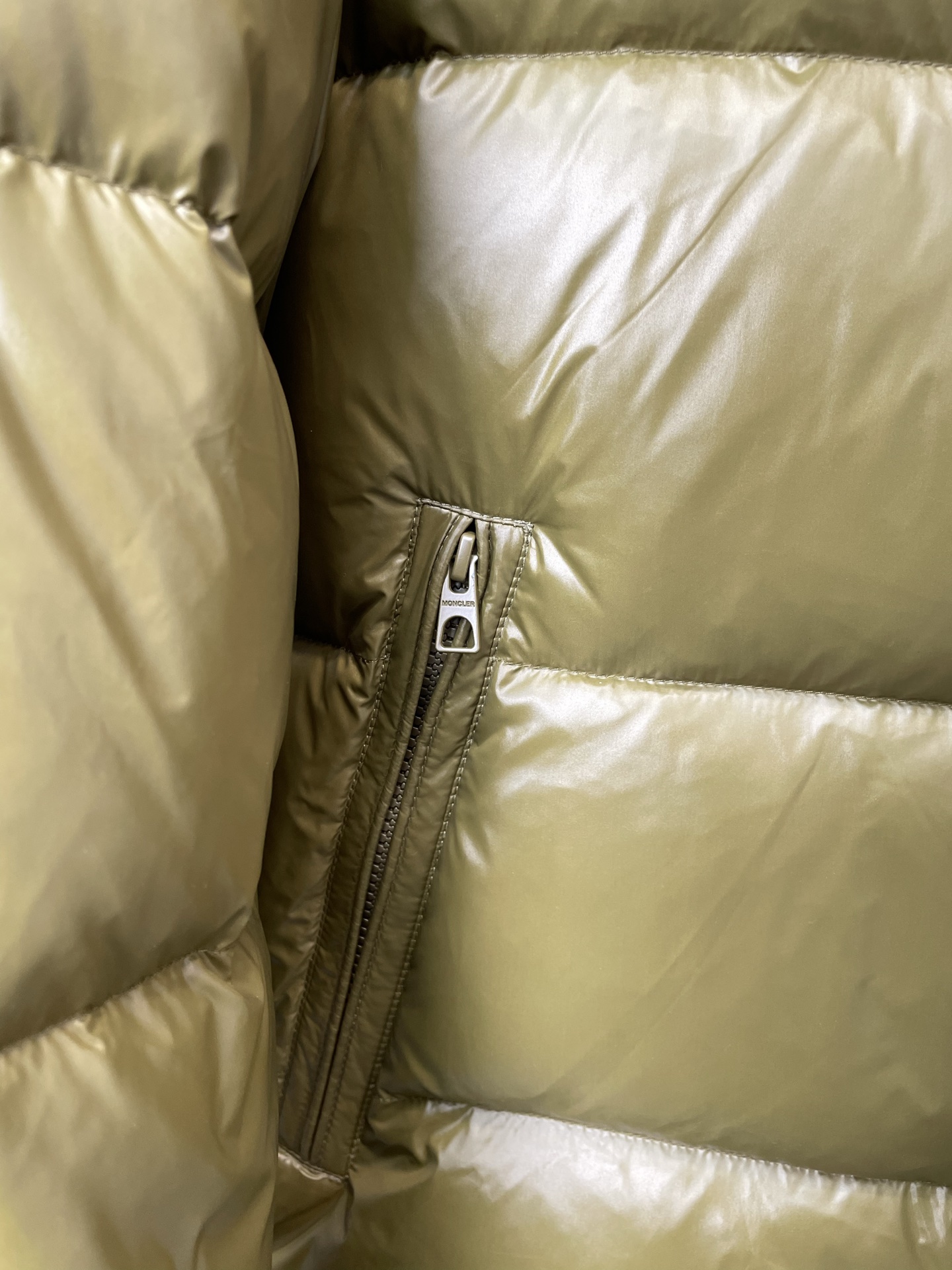 。羽绒服-Moncler蒙口💥独家专供秋冬新款羽绒服 贸易公司渠道稀出，降温天气必备的保暖单品。不论是日