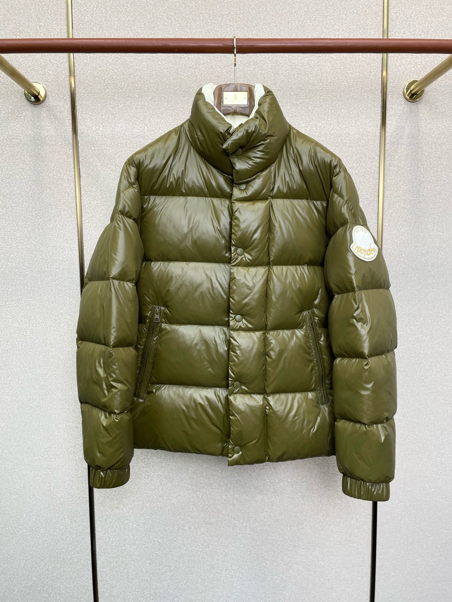 。羽绒服-Moncler蒙口💥独家专供秋冬新款羽绒服 贸易公司渠道稀出，降温天气必备的保暖单品。不论是日