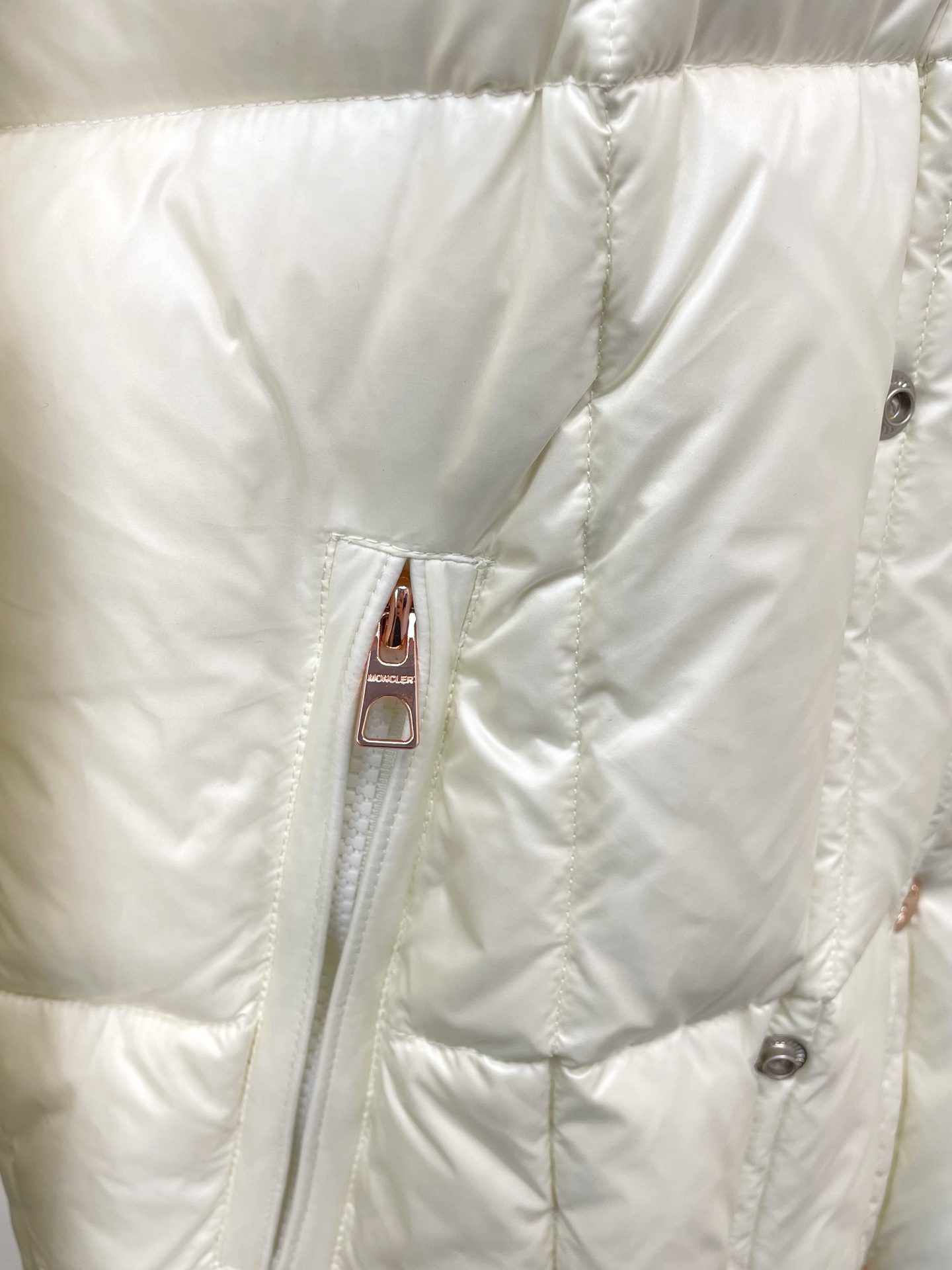 。羽绒服-Moncler蒙口💥砸锅卖铁都要上的新款！秋冬新款羽绒服 贸易公司渠道稀出，降温天气必备的保暖