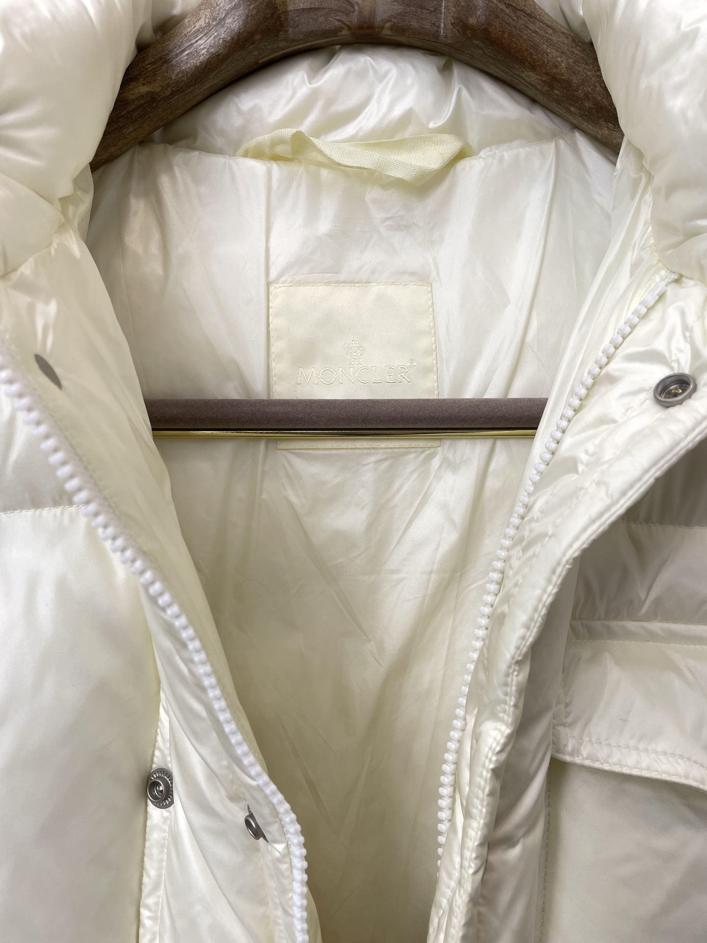 。羽绒服-Moncler蒙口💥砸锅卖铁都要上的新款！秋冬新款羽绒服 贸易公司渠道稀出，降温天气必备的保暖