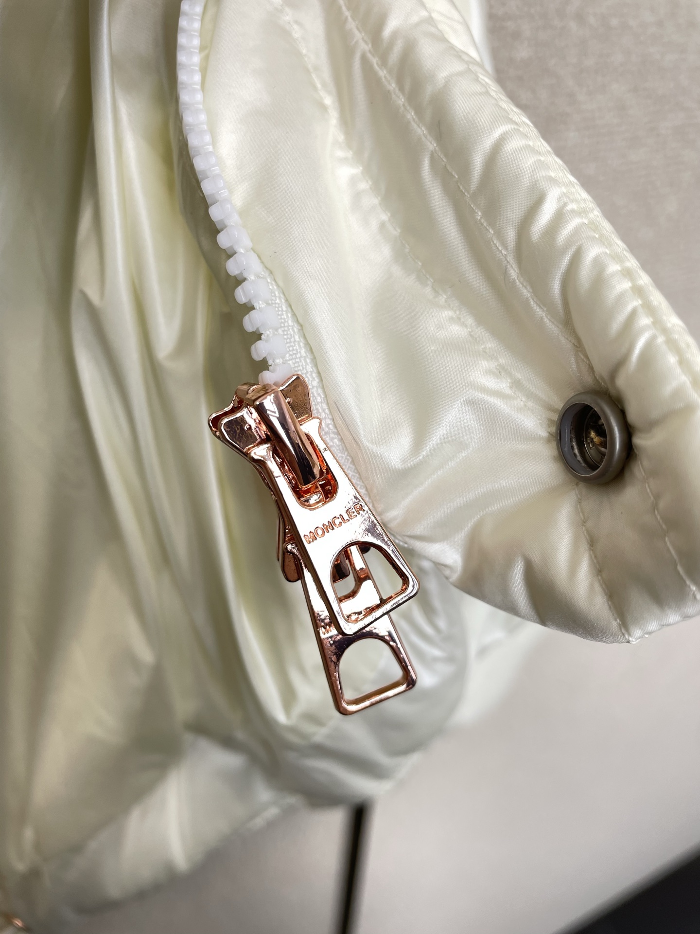 。羽绒服-Moncler蒙口💥砸锅卖铁都要上的新款！秋冬新款羽绒服 贸易公司渠道稀出，降温天气必备的保暖