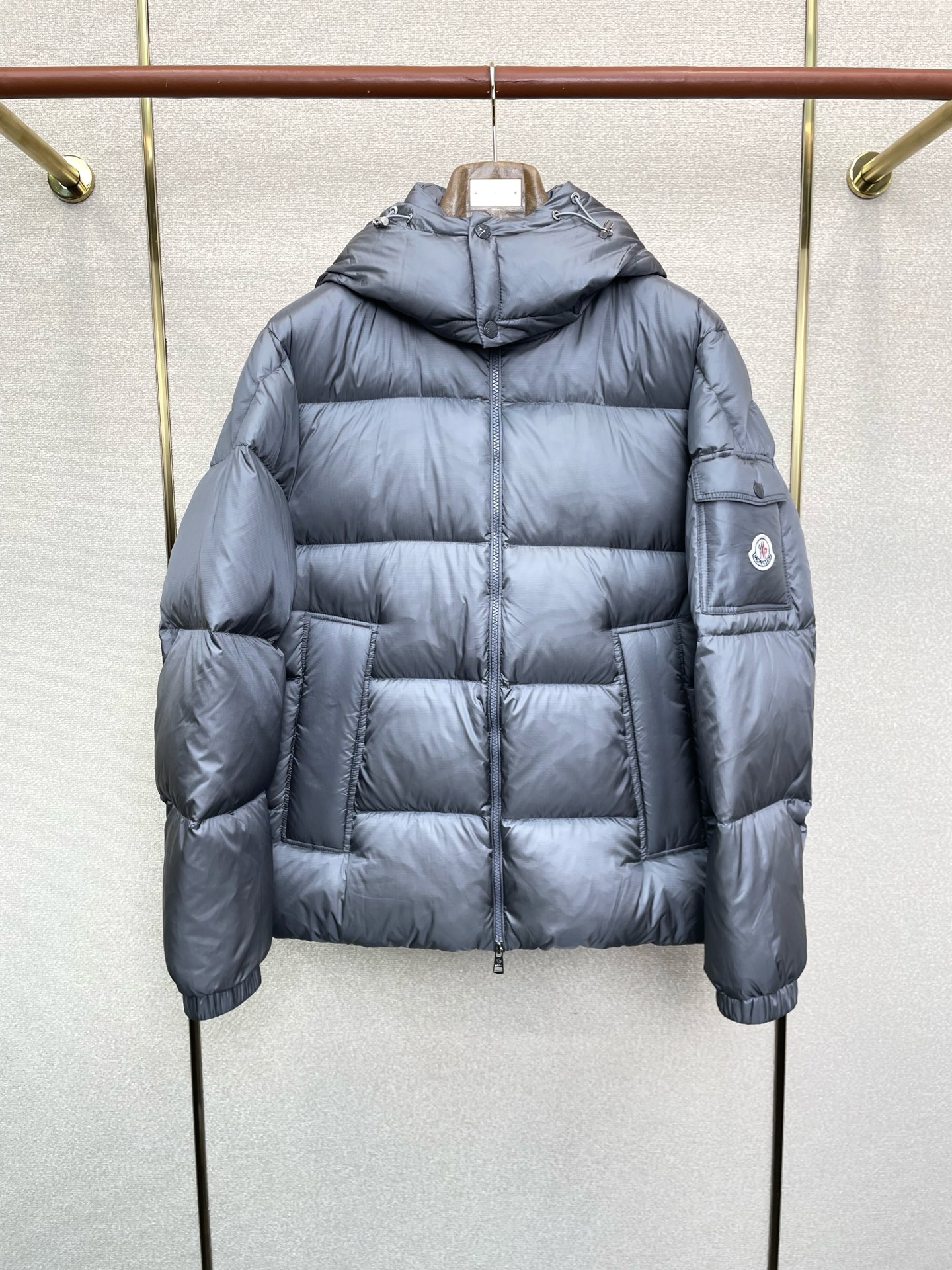 。羽绒服-Moncler蒙口💥独家专供秋冬新款羽绒服 贸易公司渠道稀出，降温天气必备的保暖单品。不论是日