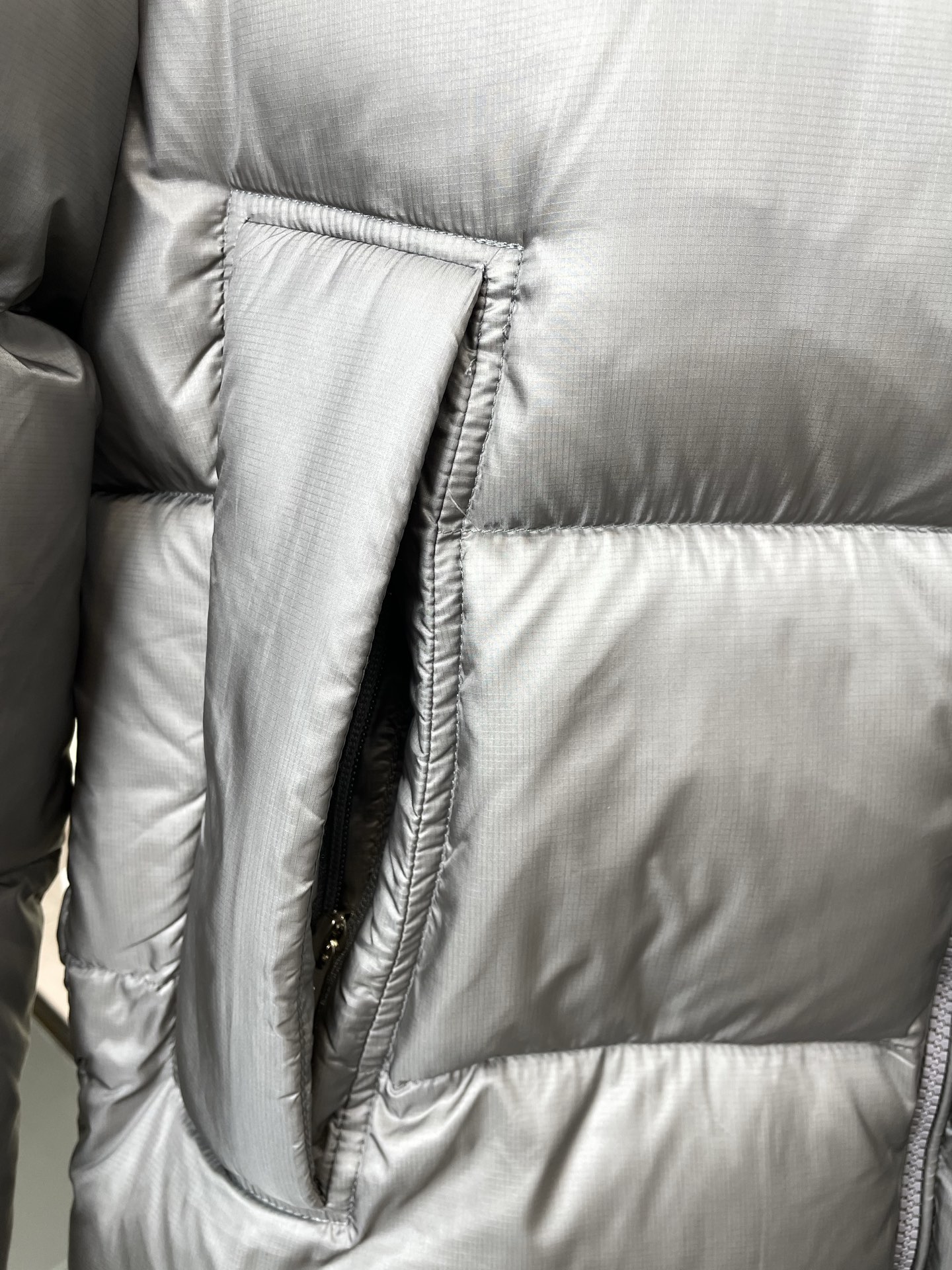 。羽绒服-Moncler蒙口💥独家专供秋冬新款羽绒服 贸易公司渠道稀出，降温天气必备的保暖单品。不论是日