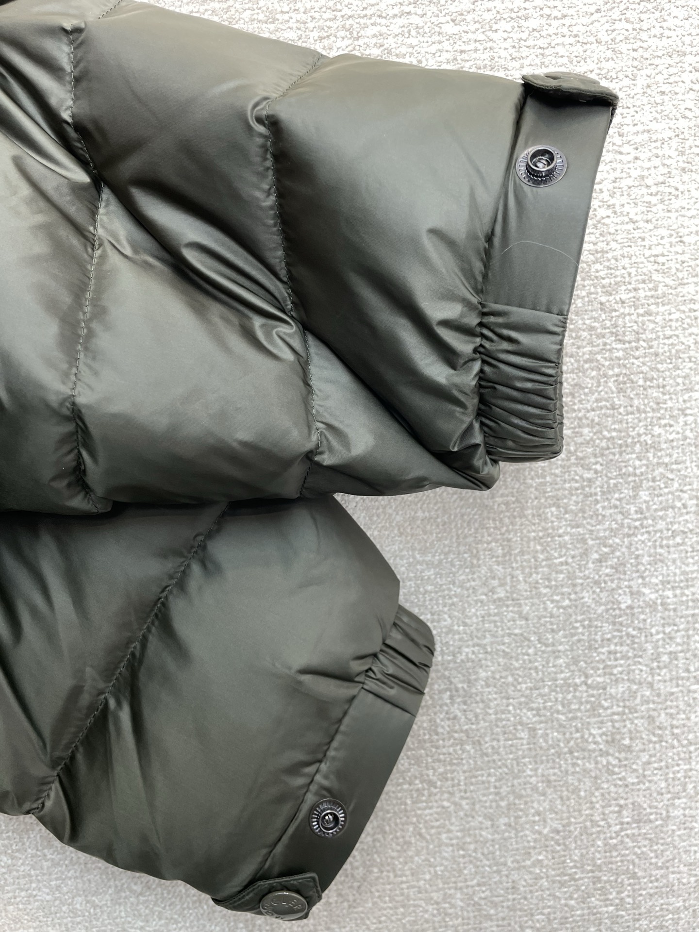 。羽绒服-Moncler蒙口💥独家专供秋冬新款羽绒服 贸易公司渠道稀出，降温天气必备的保暖单品。不论是日