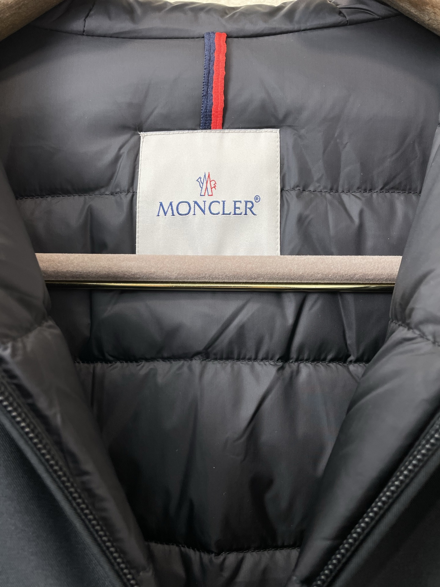 。羽绒服-Moncler蒙口💥砸锅卖铁都要上的新款！秋冬新款羽绒服 贸易公司渠道稀出，降温天气必备的保暖