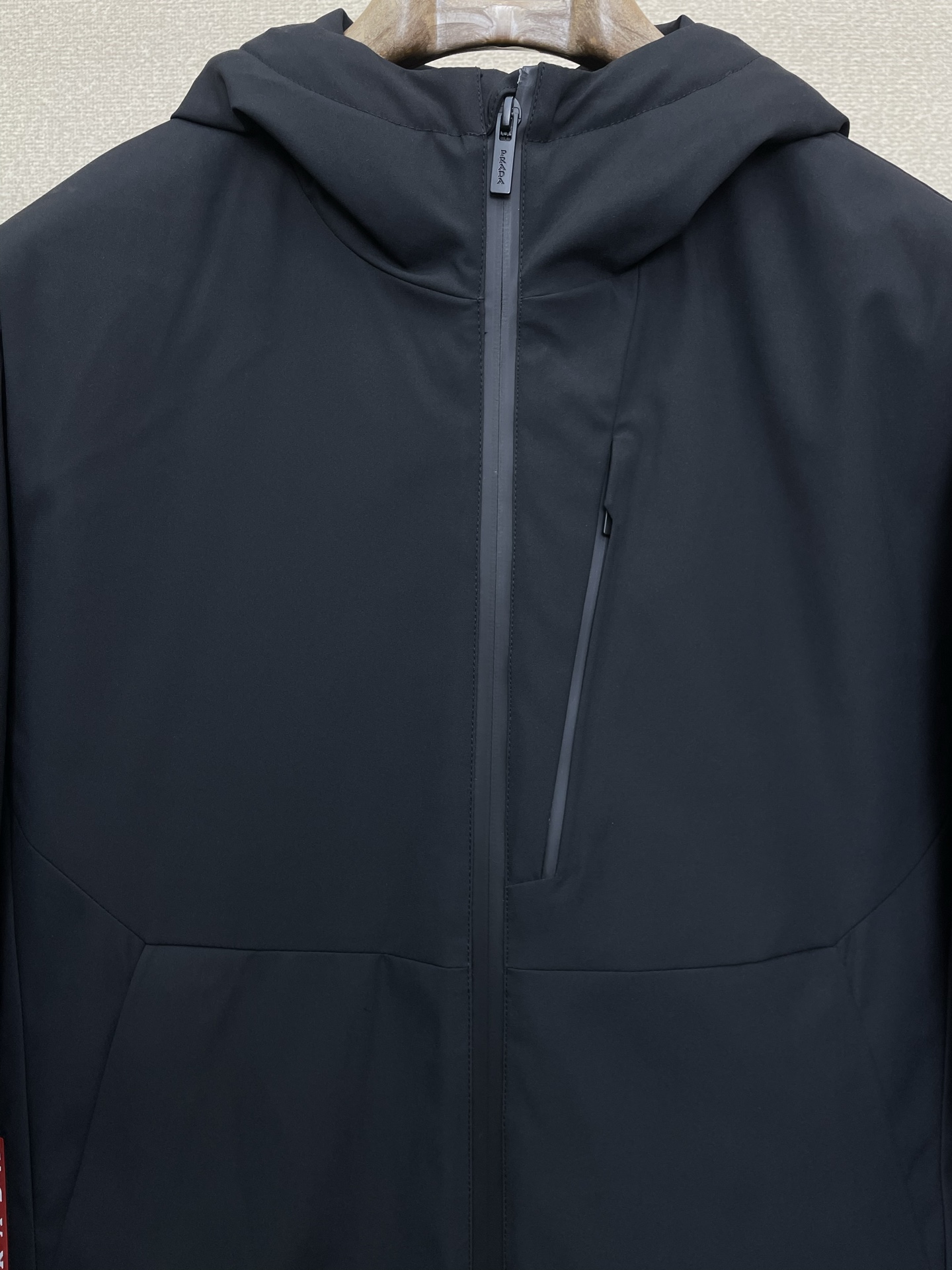 。羽绒服- Prada普拉达💥独家专供秋冬新款羽绒服 贸易公司渠道稀出，降温天气必备的保暖单品。不论是日