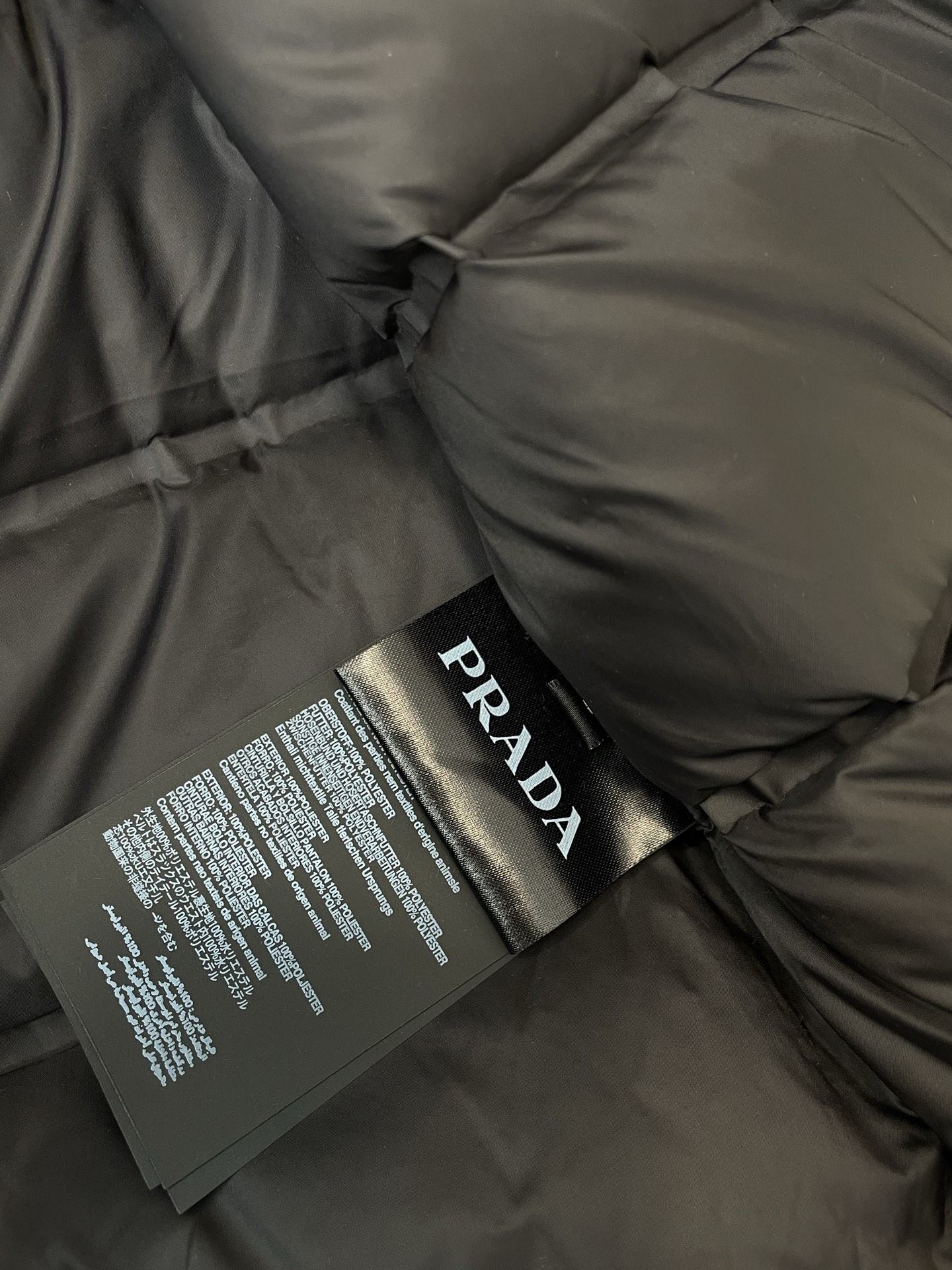 。羽绒服- Prada普拉达💥独家专供秋冬新款羽绒服 贸易公司渠道稀出，降温天气必备的保暖单品。不论是日