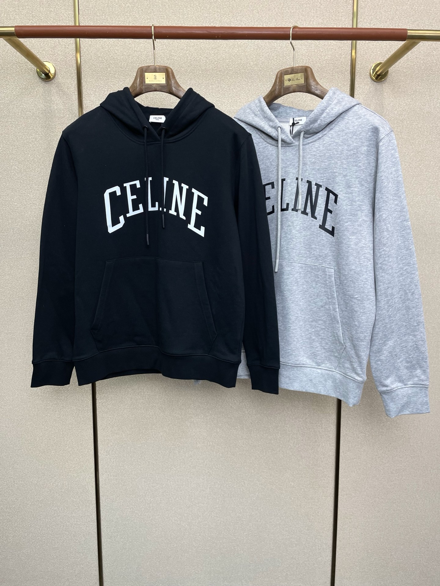 NO:611909,.CELINE exclusively provides the latest fashionable sweatshirts, coats with classic design and stunning looks. The quality is impeccable and quality control allows you to buy it directly. It is a high-end product that cannot be faulted! You can feel its powerful aura through the detailed pictures. It has a remarkable effect of gathering heat and keeping warm, so you don’t have to worry about getting a little chilly! Both fashionable and functional, the whole style looks more luxurious! Size S-2XL,,celine,celine,hoodie,sweatshirts,jackets & coats,alexander wang19860909.CELINE赛琳独家专供最新时尚卫衣 经典设计感与颜值爆棚的外套,品质更是无法挑剔品控可以直接入手,不容过错的高端臻品！通过细节图片便可感受到它强悍的气场,聚温保暖效果显著,完全不用担心会有一点寒意！时尚与功能性兼备,整款显得更加的奢华大气！ 尺码S-2XL,,celine,celine,hoodie,sweatshirts,jackets & coats,alexander wang,Men's clothing